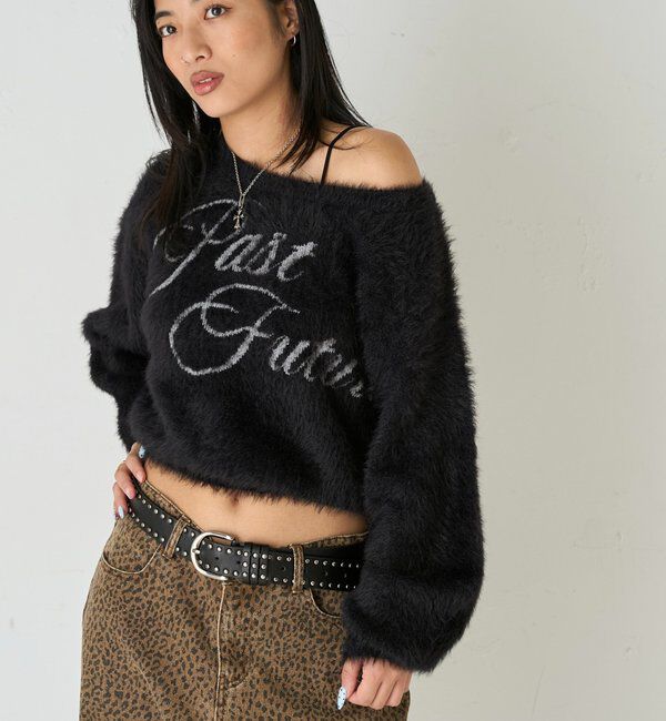  「SHAGGY LOGO OFF-SHOULDER KNIT」|ニット・セーター|