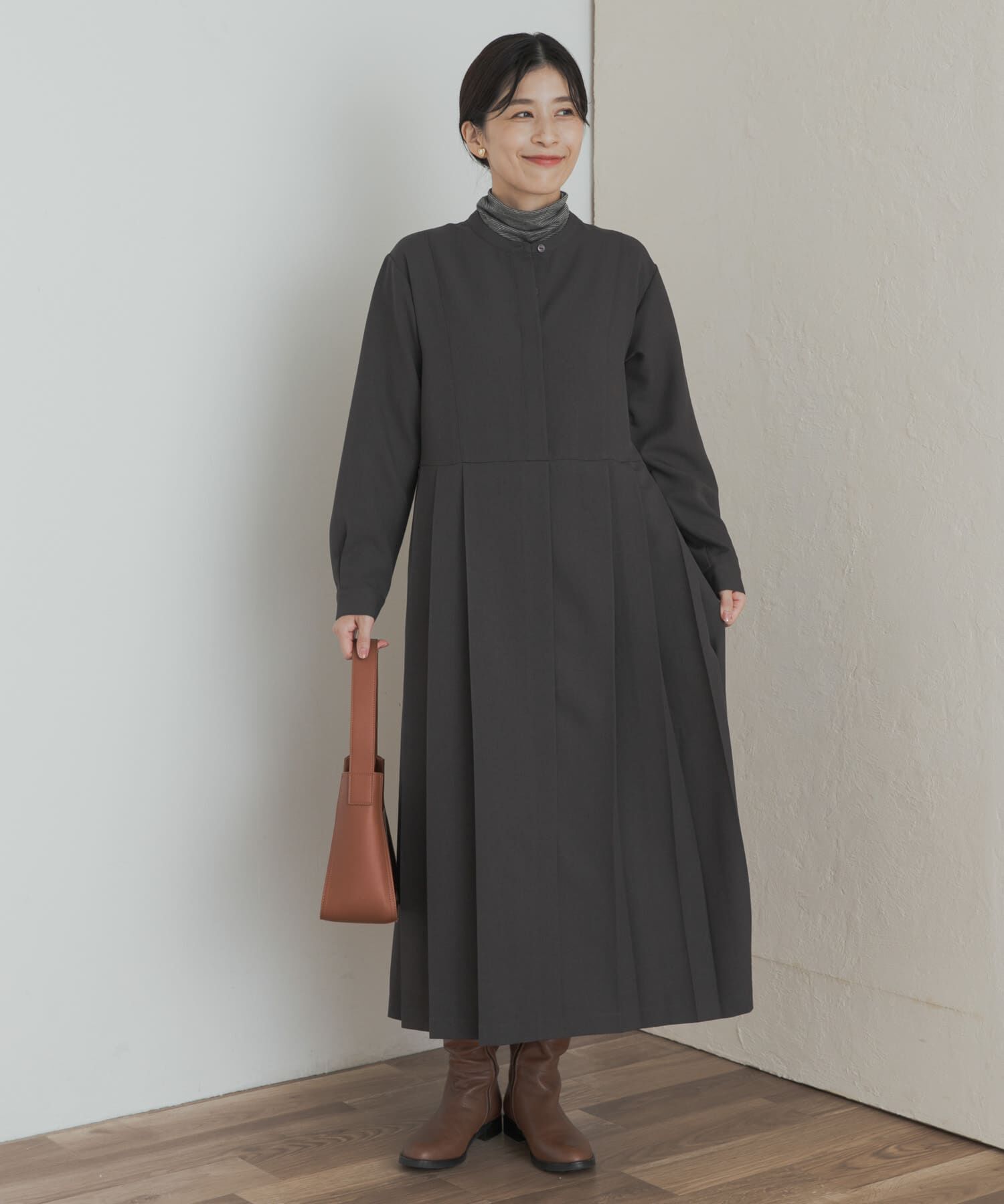 URBAN RESEARCH DOORS「『一部WEB限定カラー』『UR TECH SMOOTHLUXE』サイドプリーツ切替ワンピース」|ワンピース|