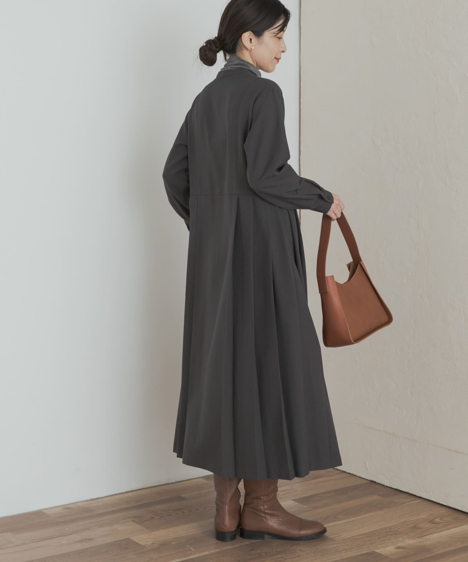 URBAN RESEARCH DOORS「『一部WEB限定カラー』『UR TECH SMOOTHLUXE』サイドプリーツ切替ワンピース」|ワンピース|