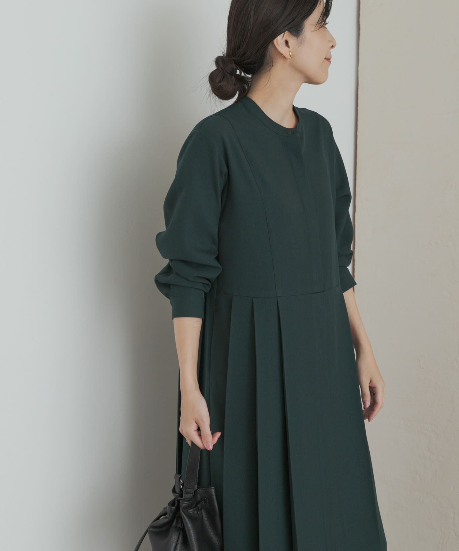 URBAN RESEARCH DOORS「『一部WEB限定カラー』『UR TECH SMOOTHLUXE』サイドプリーツ切替ワンピース」|ワンピース|