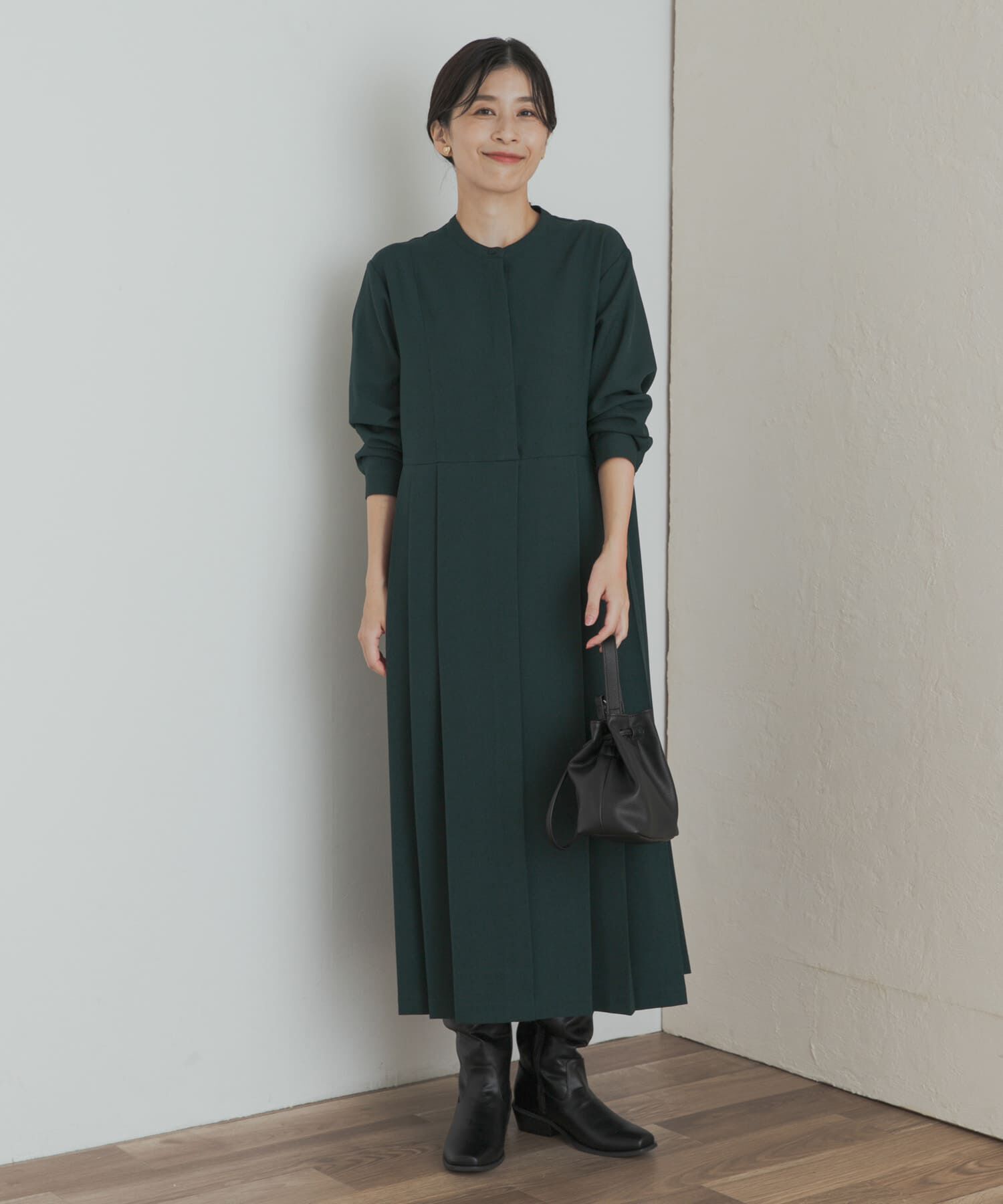 URBAN RESEARCH DOORS「『一部WEB限定カラー』『UR TECH SMOOTHLUXE』サイドプリーツ切替ワンピース」|ワンピース|