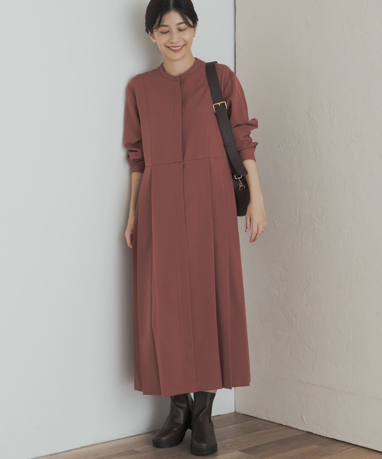 URBAN RESEARCH DOORS「『一部WEB限定カラー』『UR TECH SMOOTHLUXE』サイドプリーツ切替ワンピース」|ワンピース|