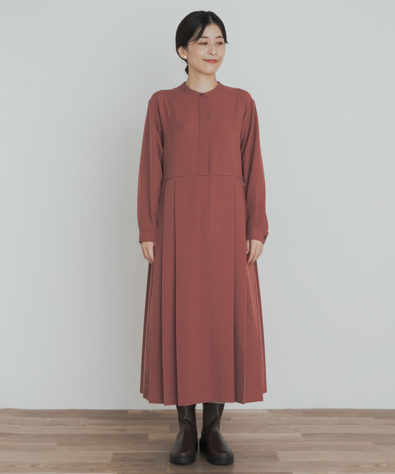 URBAN RESEARCH DOORS「『一部WEB限定カラー』『UR TECH SMOOTHLUXE』サイドプリーツ切替ワンピース」|ワンピース|