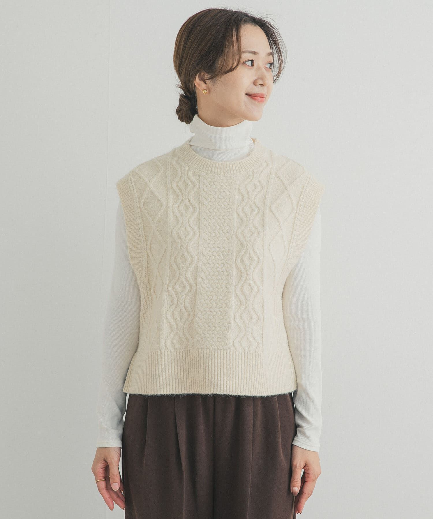 URBAN RESEARCH DOORS「ケーブル柄ニットベスト」|ベスト・ジレ|