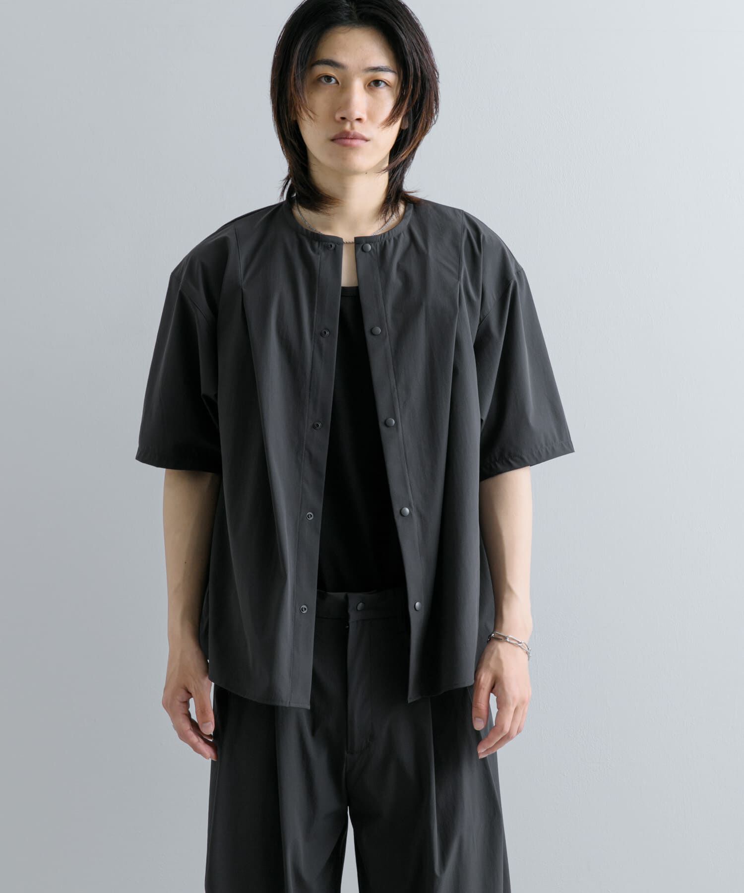 SENSE OF PLACE by URBAN RESEARCH「Uiscel　4WAYストレッチタックノーカラーシャツ5分袖」|シャツ・ブラウス|