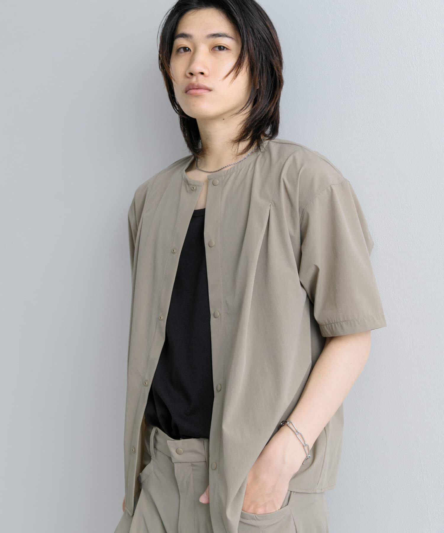 SENSE OF PLACE by URBAN RESEARCH「Uiscel　4WAYストレッチタックノーカラーシャツ5分袖」|シャツ・ブラウス|