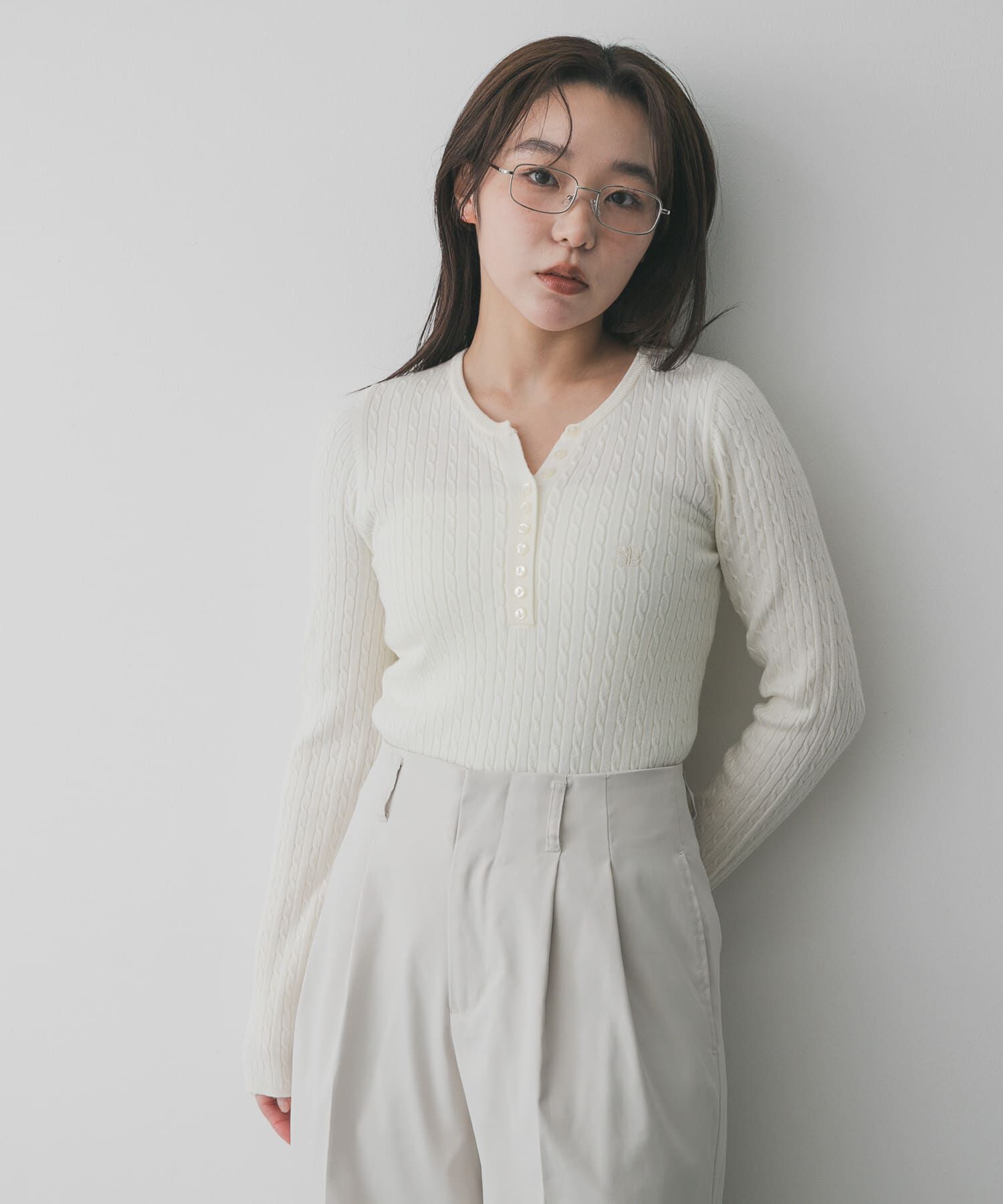 SENSE OF PLACE by URBAN RESEARCH「『洗濯可』シシュウヘンリーネックミニケーブルセーター」|ニット・セーター|