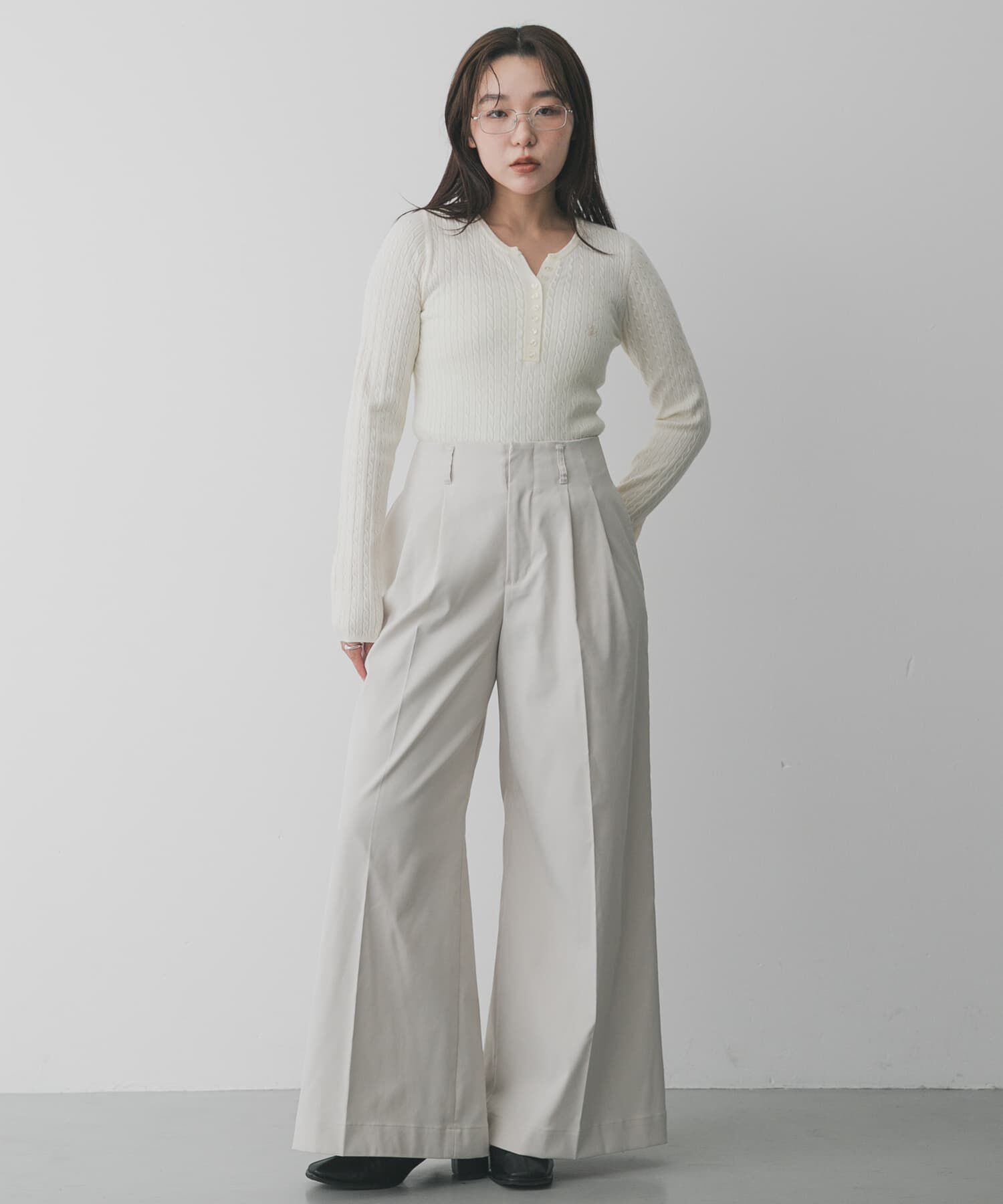 SENSE OF PLACE by URBAN RESEARCH「『洗濯可』シシュウヘンリーネックミニケーブルセーター」|ニット・セーター|