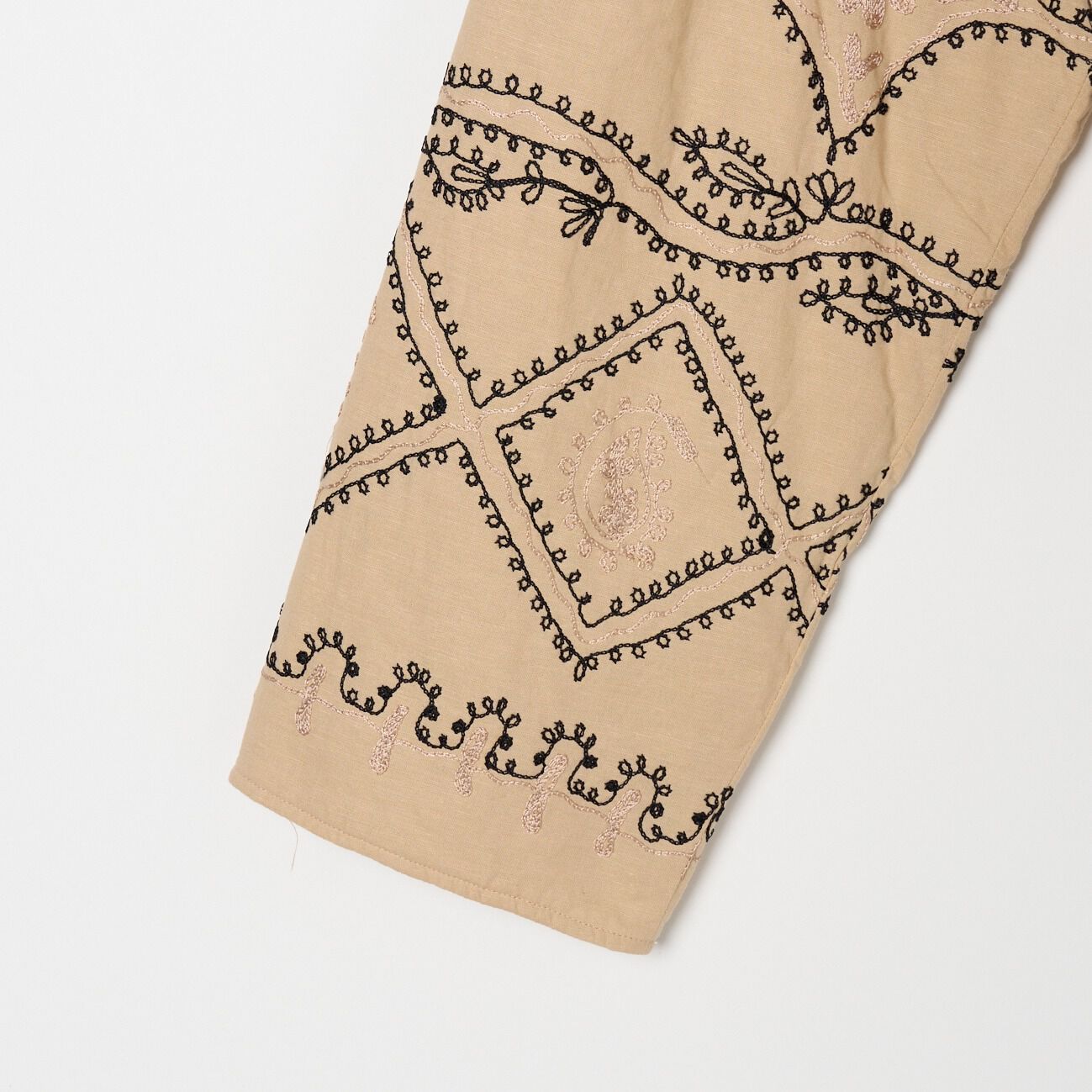  「SARA MALLIKA COTTON LINEN AARI EMBROIDERY JACKET」|デニムジャケット|