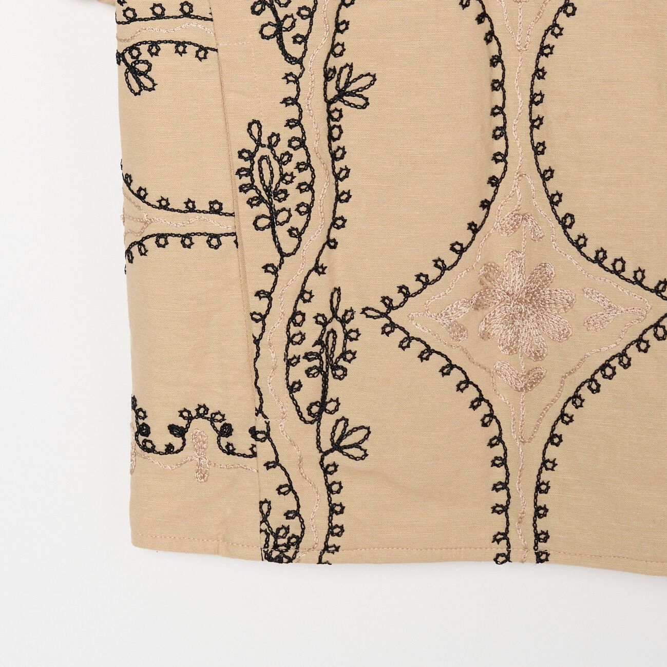  「SARA MALLIKA COTTON LINEN AARI EMBROIDERY JACKET」|デニムジャケット|