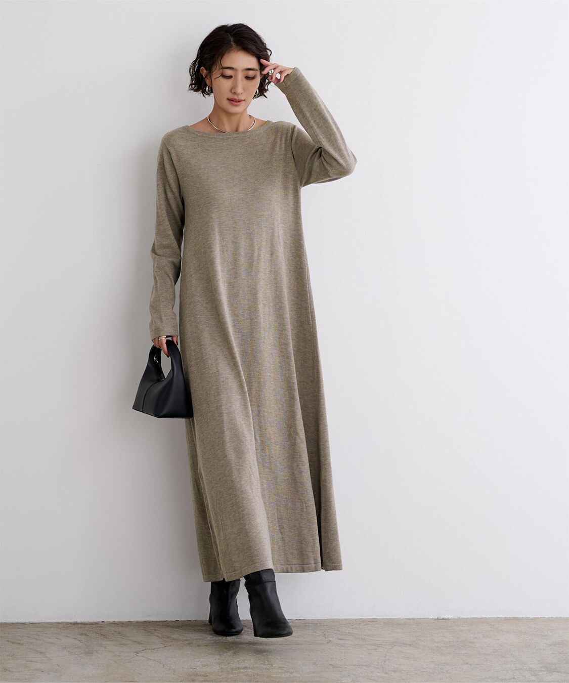 ur's「ボートネックロングニットワンピース」|ワンピース|グレージュ