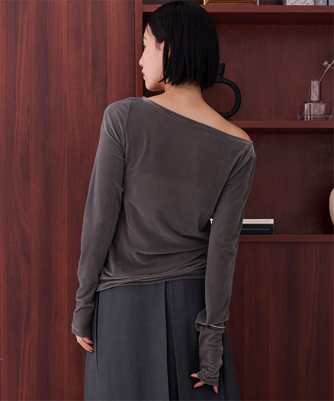 ur's「【黒川翼さんコラボアイテム】2wayボートネックベロアトップス」|Tシャツ・カットソー|