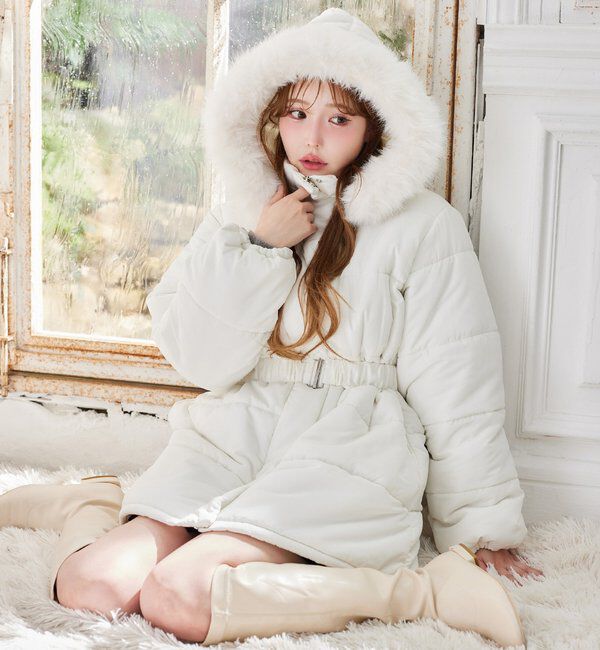  「ベルト付きフェイクファーフードフェイクダウン」|その他|オフホワイト