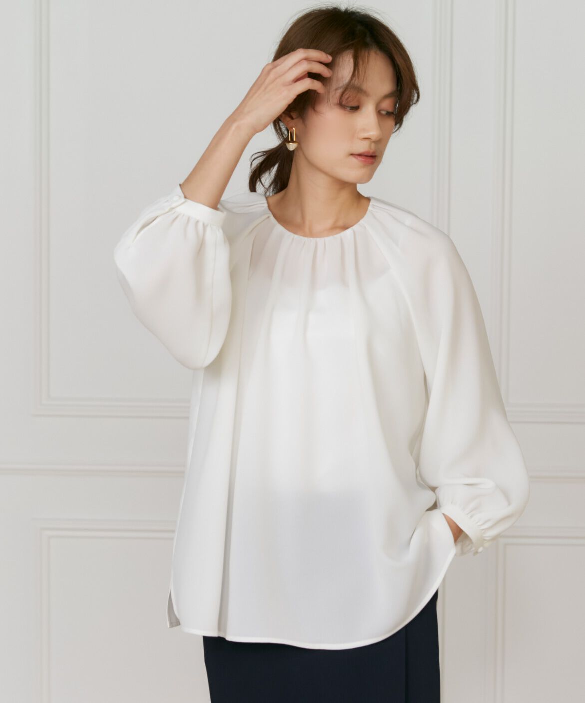 INED「《大きいサイズ》タックギャザーブラウス」|シャツ・ブラウス|