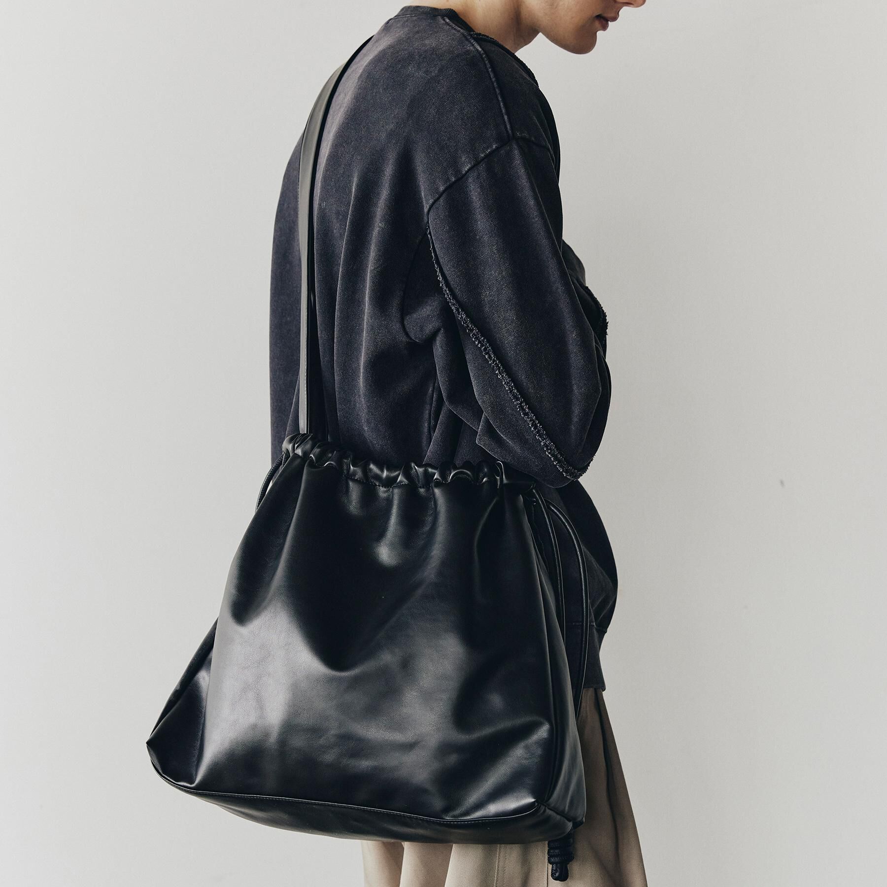 tk.TAKEO KIKUCHI「ルーズビッグショルダーバッグ／たすき掛け／ビッグ／A3サイズ収納可能」|ショルダー・メッセンジャー|