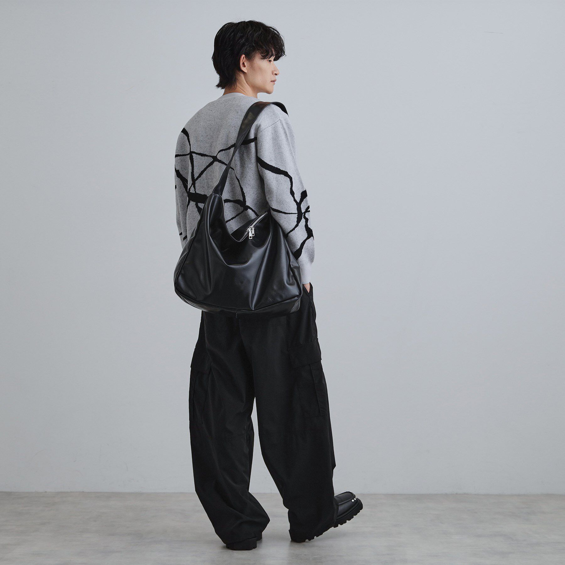 tk.TAKEO KIKUCHI「ルーズビッグショルダーバッグ／たすき掛け／ビッグ／A3サイズ収納可能」|ショルダー・メッセンジャー|