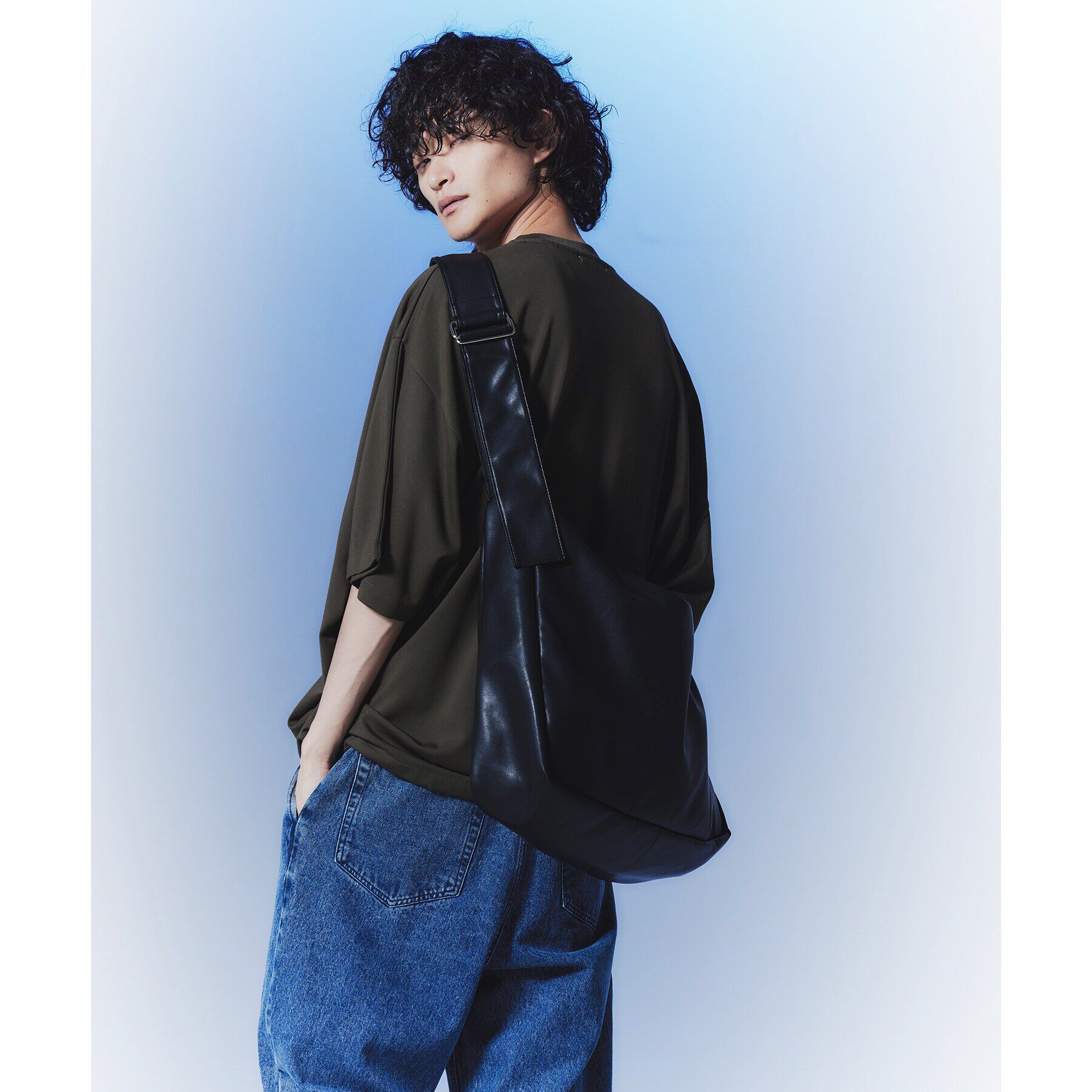 tk.TAKEO KIKUCHI「ルーズビッグショルダーバッグ／たすき掛け／ビッグ／A3サイズ収納可能」|ショルダー・メッセンジャー|