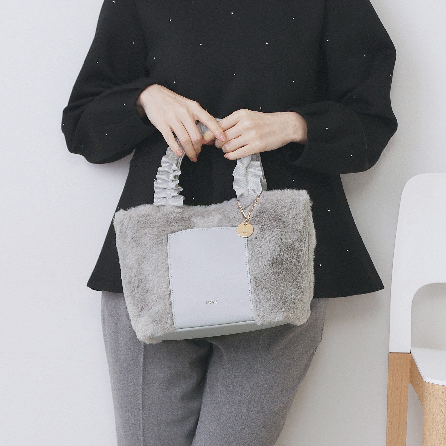 index「フリルハンドル フェイクファーミドルトートバッグ」|トートバッグ|ライトグレー(011
