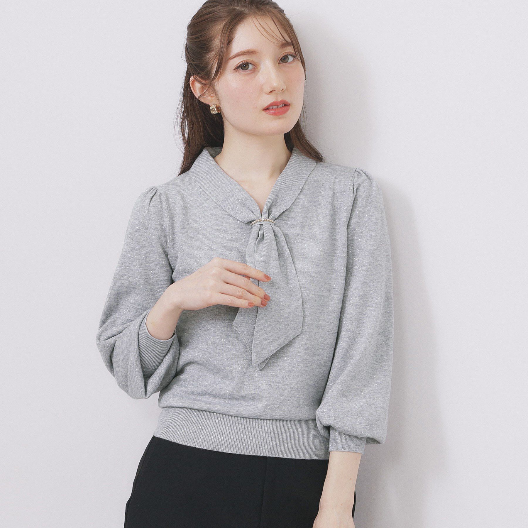 index「ゴールドパーツ付きボウタイニット【洗濯機OK】《10col/XS～LL》」|ニット・セーター|グレー(812)