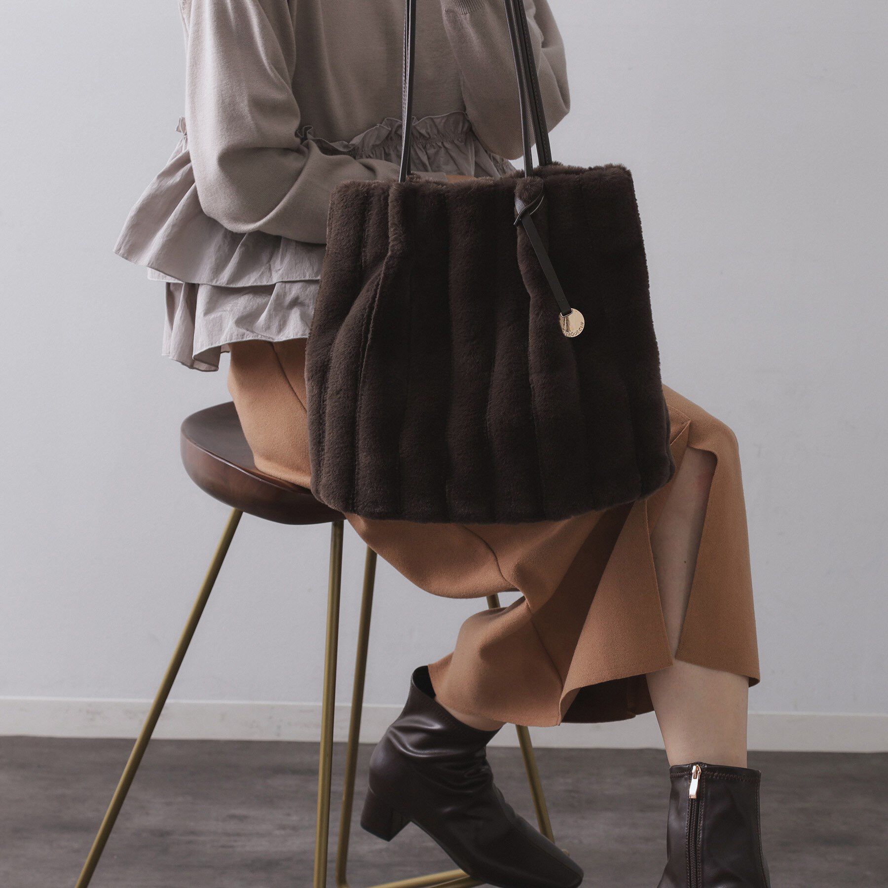 OPAQUE.CLIP「【A4サイズ対応／マチ付き】ストライプフェイクファートートバッグ」|トートバッグ|