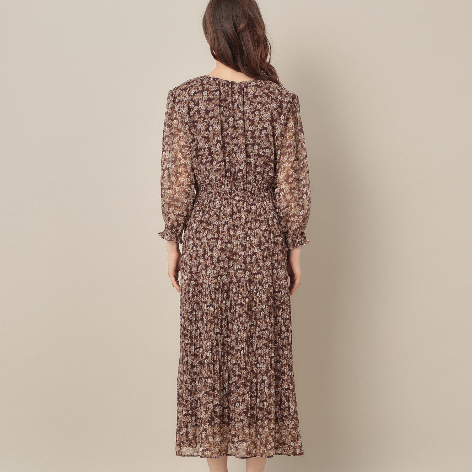 Couture broach「【一枚で着映える・花柄・通勤】前後2WAYシフォン楊柳小花ワンピース」|ワンピース|