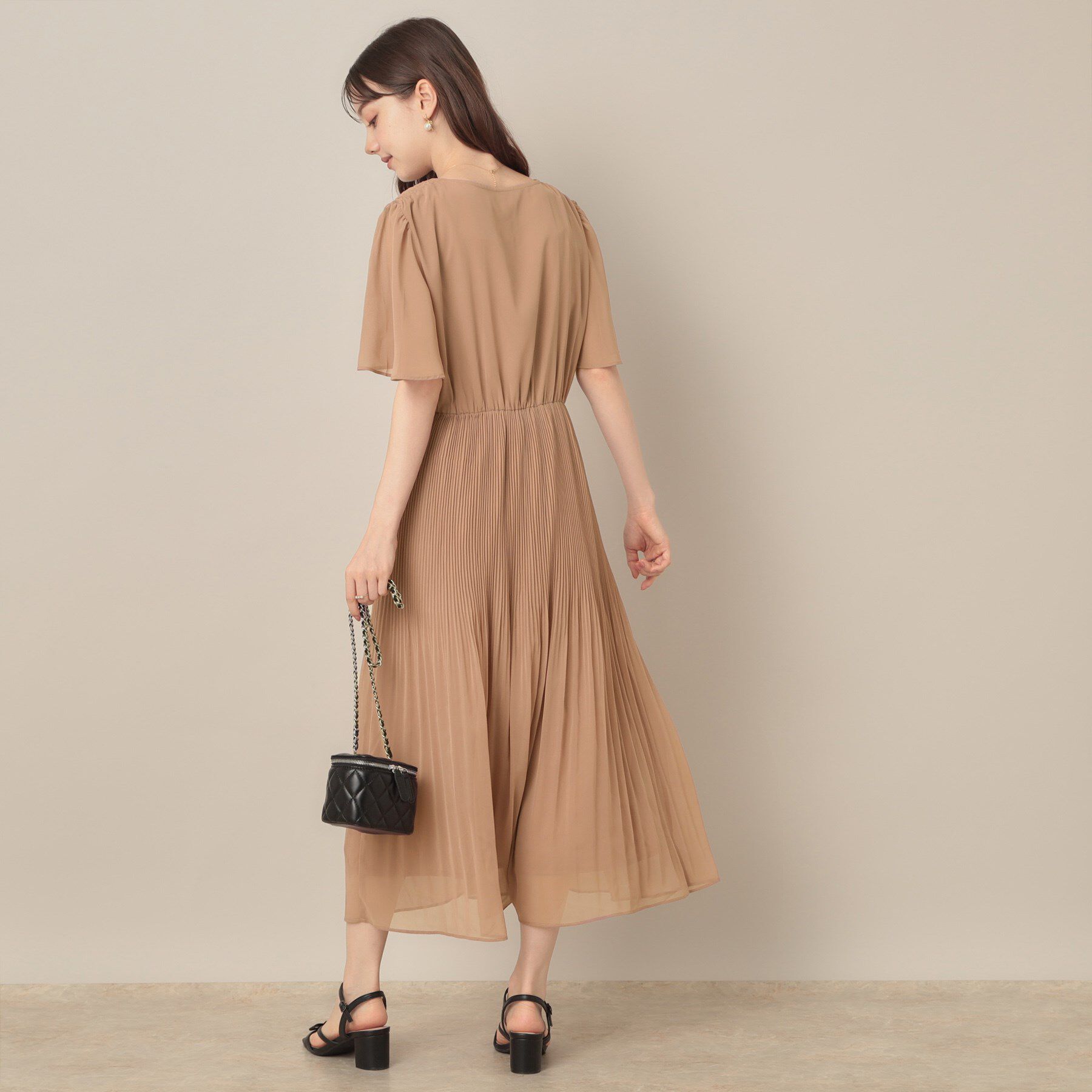Couture broach「【二の腕カバー・楽ちん・通勤】シフォンプリーツワンピース」|ワンピース|