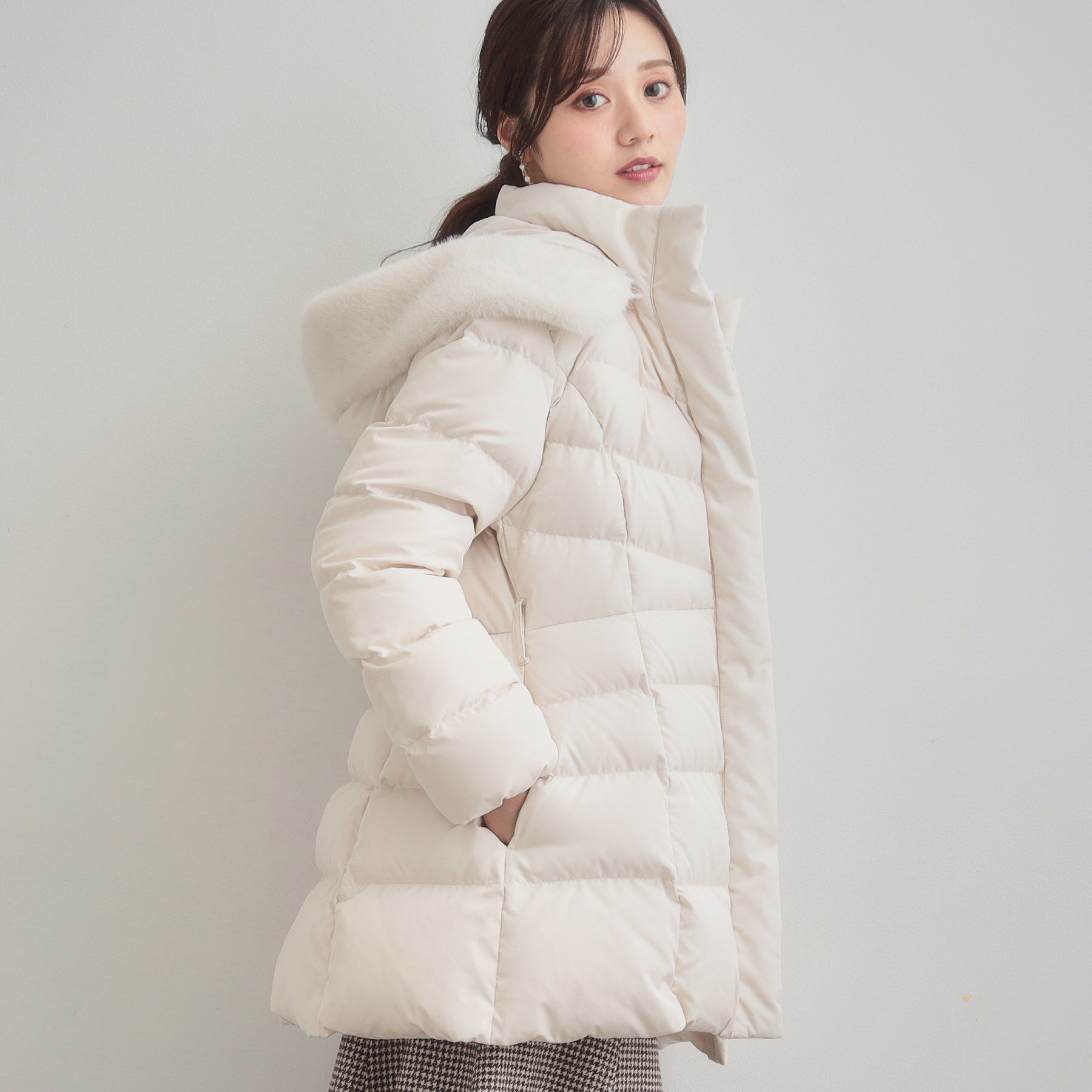 Couture broach「【2WAY・ベルト付き】フードフェイクファー ミドル丈ダウンコート」|ダウン|