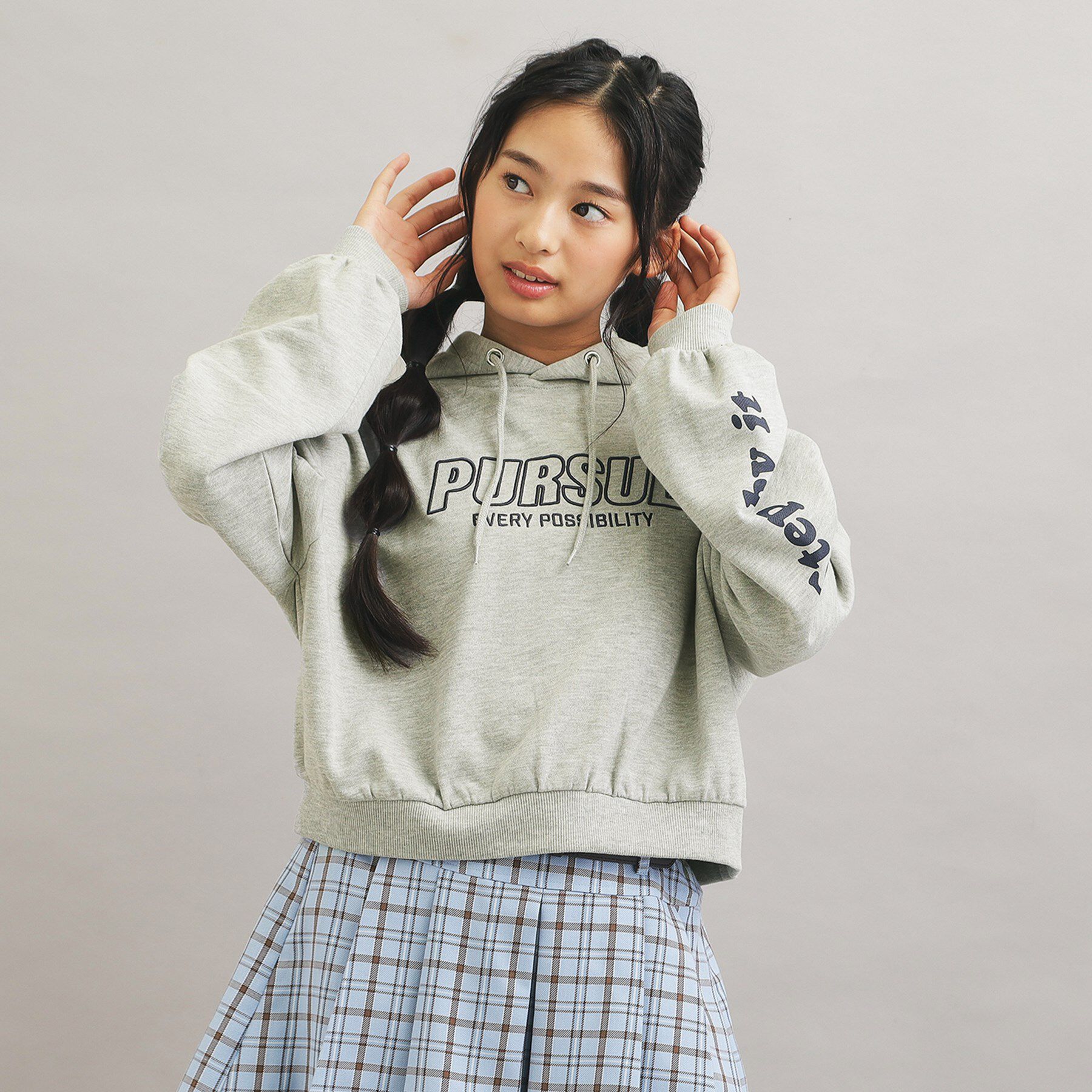 PINK-latte「袖ロゴプリント短丈パーカー」|パーカー|