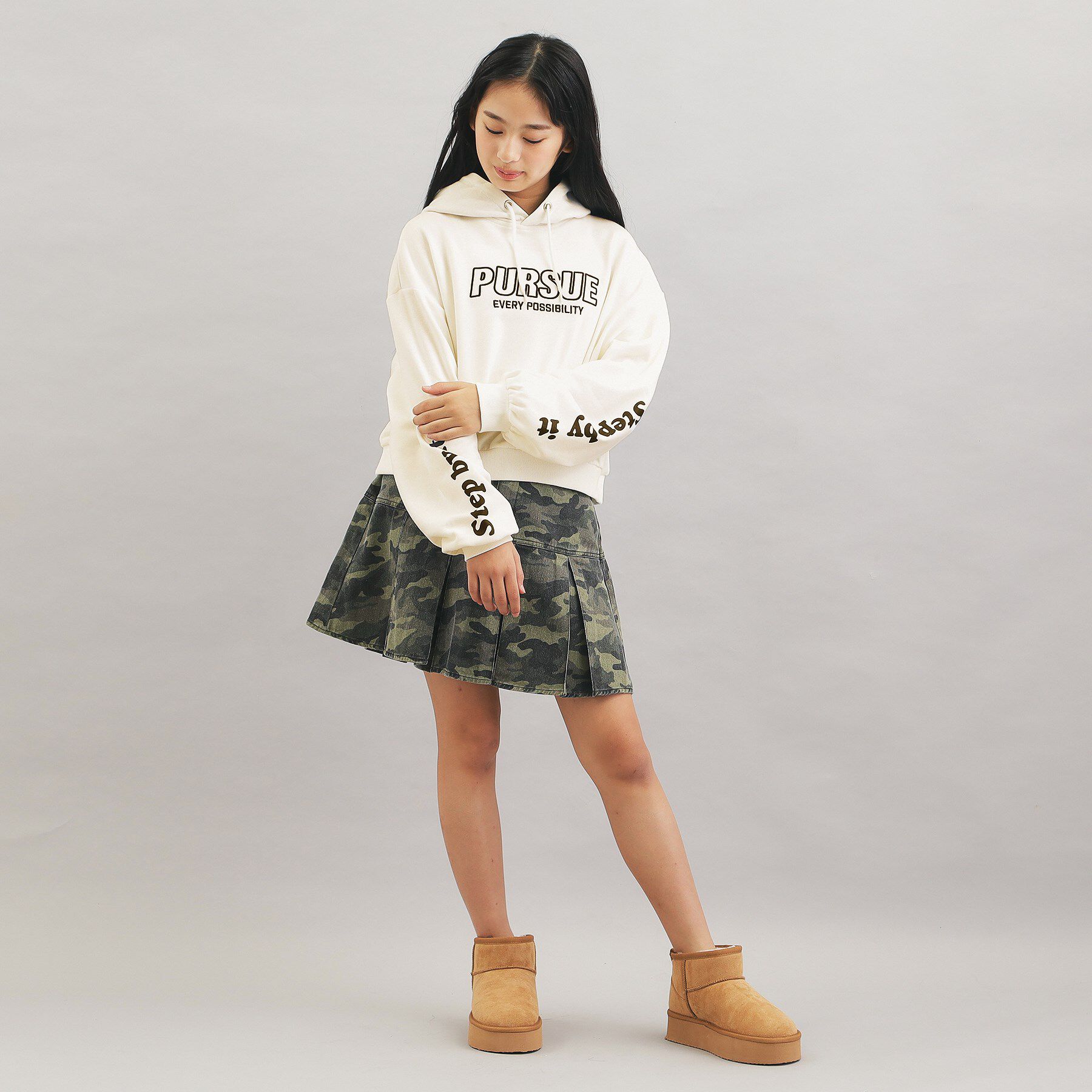 PINK-latte「袖ロゴプリント短丈パーカー」|パーカー|