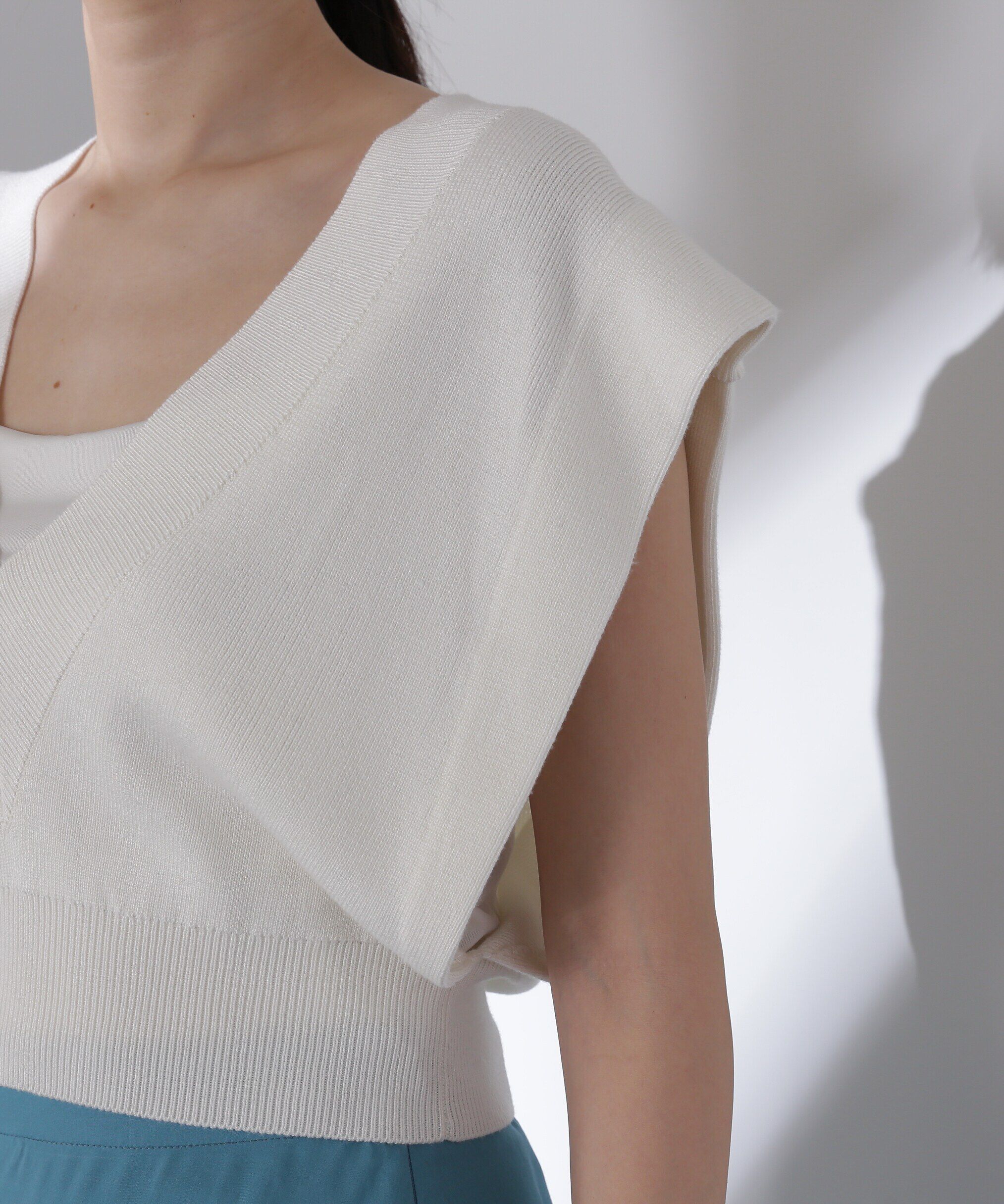  「Vネックボクシーベスト」|ニット・セーター|