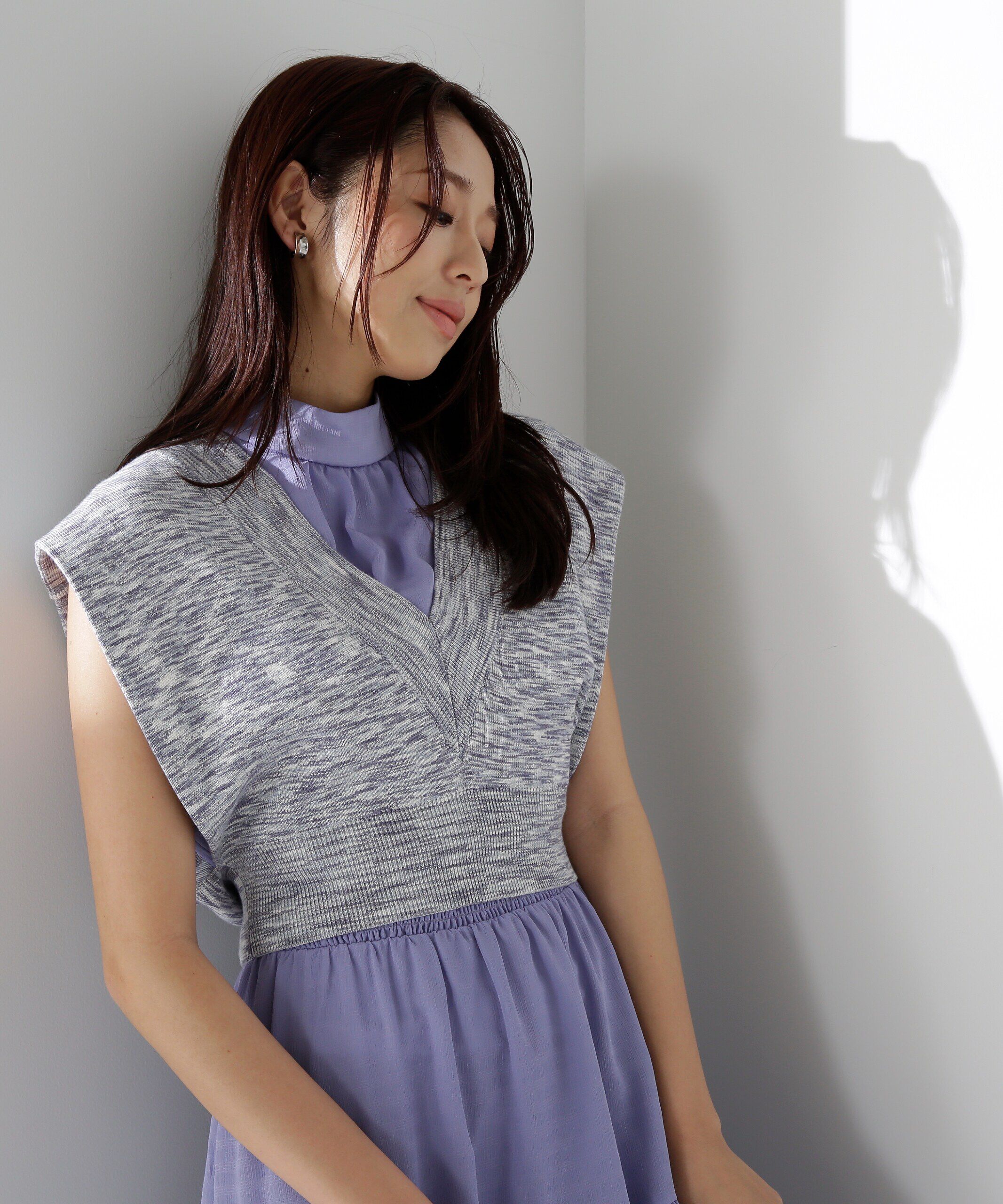  「Vネックボクシーベスト」|ニット・セーター|ブルーミック 2