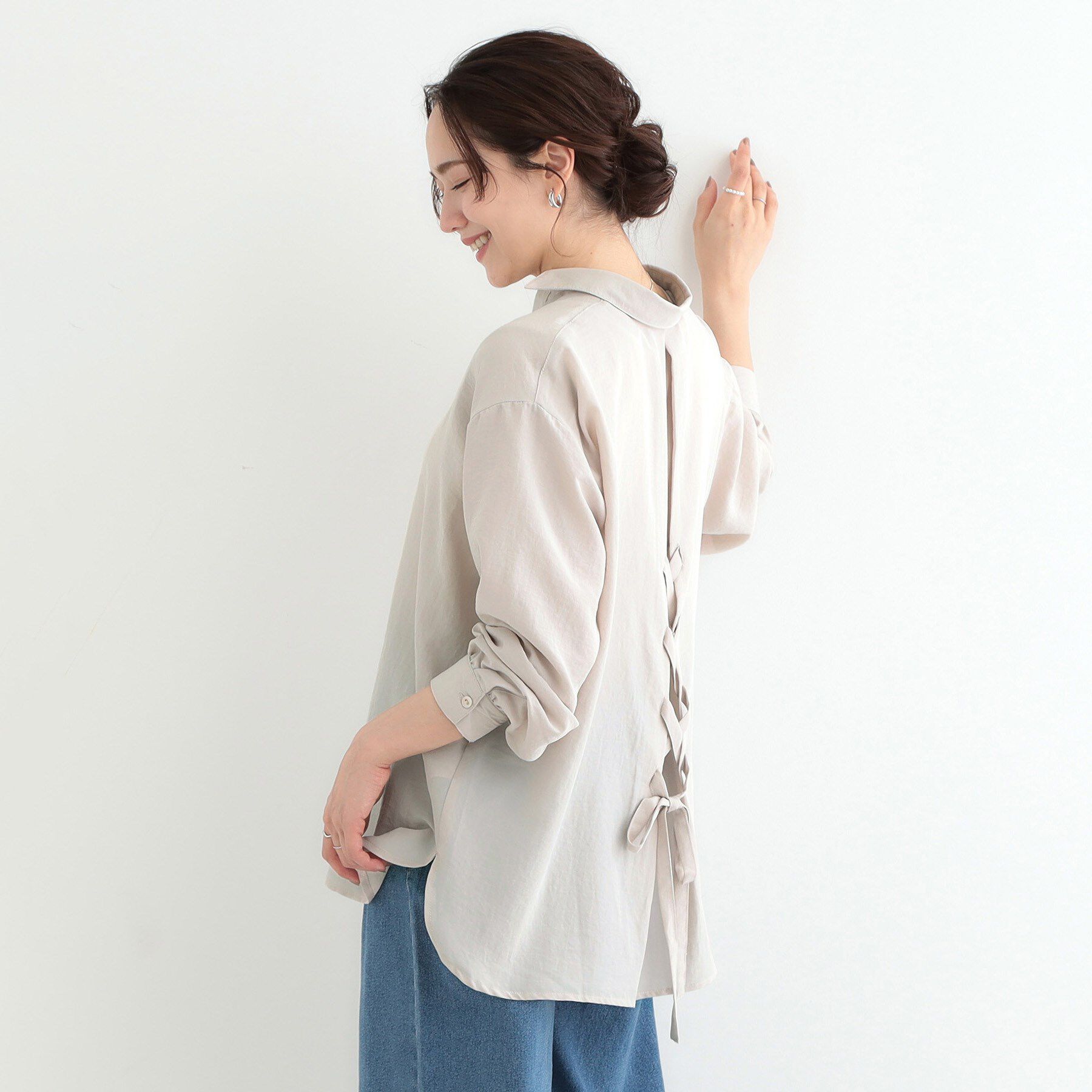 SHOO･LA･RUE「【S-LL】後ろ姿も抜かりなく バックレースアップシャツ」|シャツ・ブラウス|