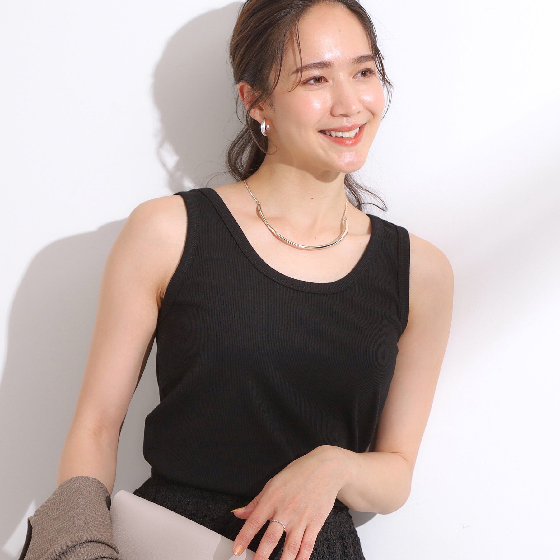 SHOO･LA･RUE「【洗える/S-LL】首元きれい テレコリブタンクトップ」|キャミソール|ブラック(019)