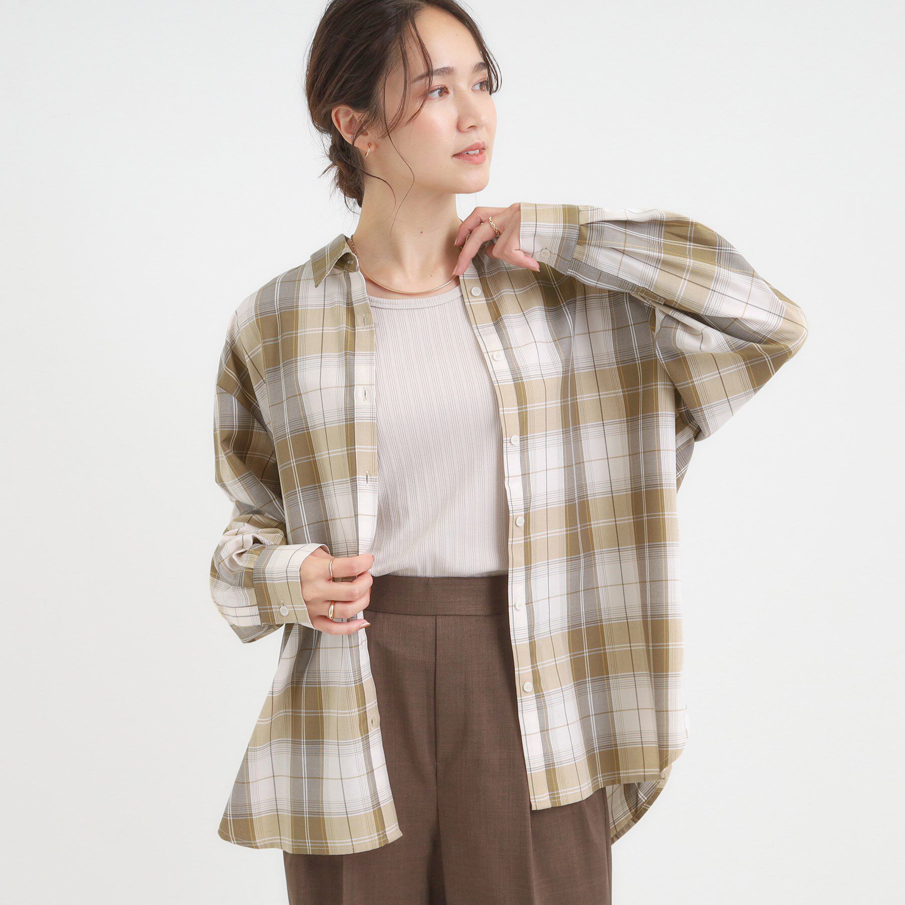 SHOO･LA･RUE「【洗濯機可/S-LL】程よいゆとりと抜け感 大人のチェックシャツ」|シャツ・ブラウス|ベージュ(052)