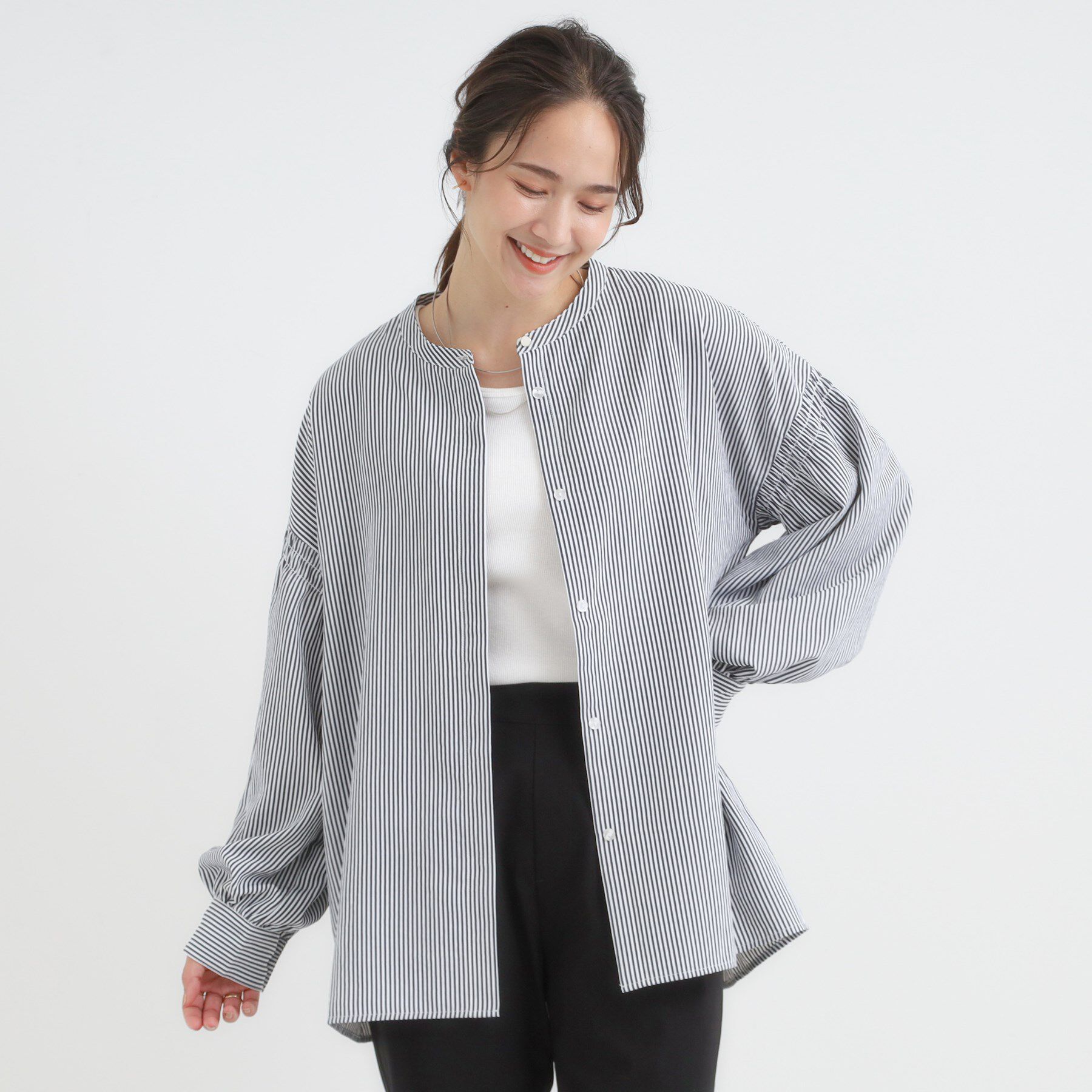 SHOO･LA･RUE「【洗濯後シワになりにくい/吸水速乾/UVカット】お袖シャーリングシャツ」|シャツ・ブラウス|