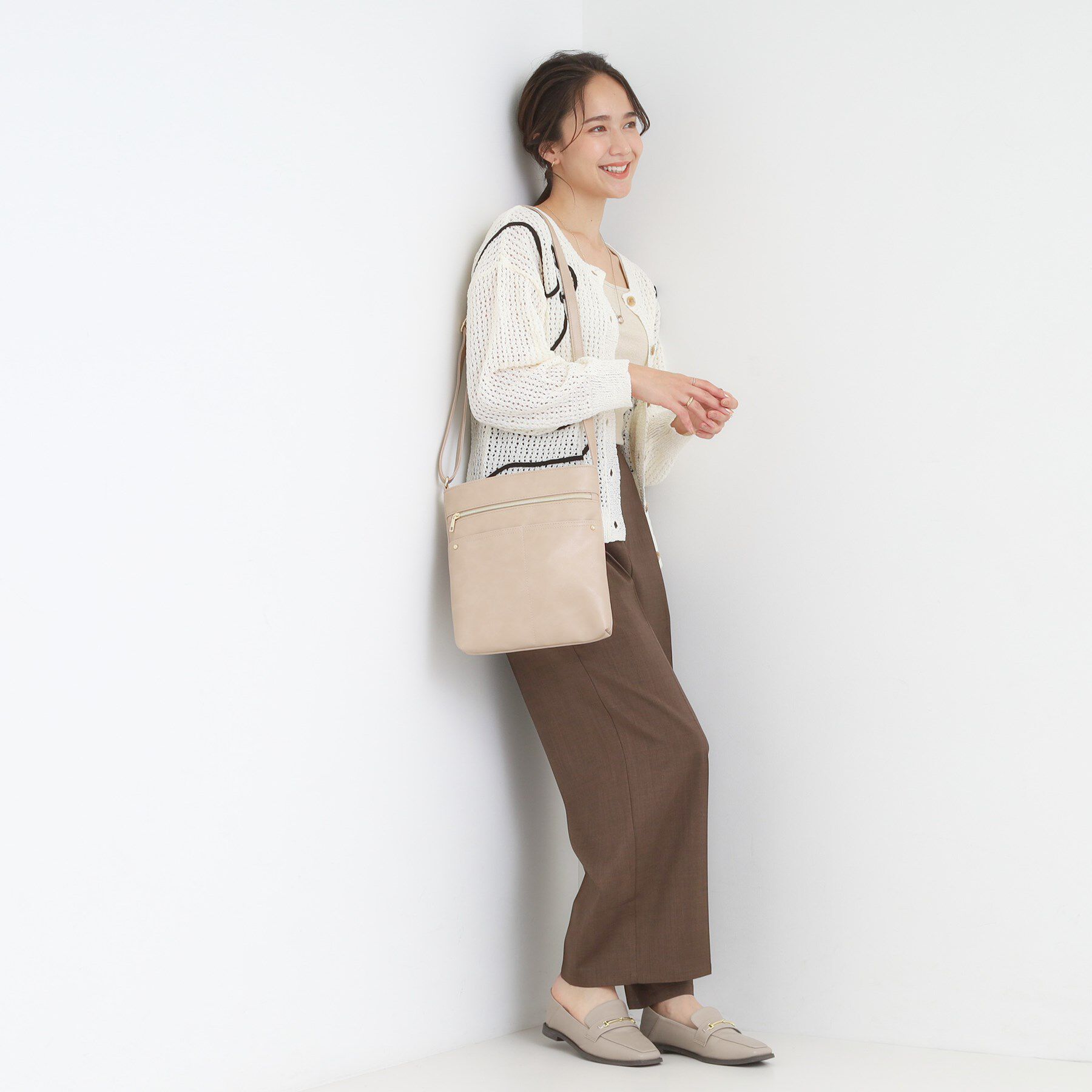 SHOO･LA･RUE「ボディフィットアオリショルダーバッグ」|ショルダー・メッセンジャー|