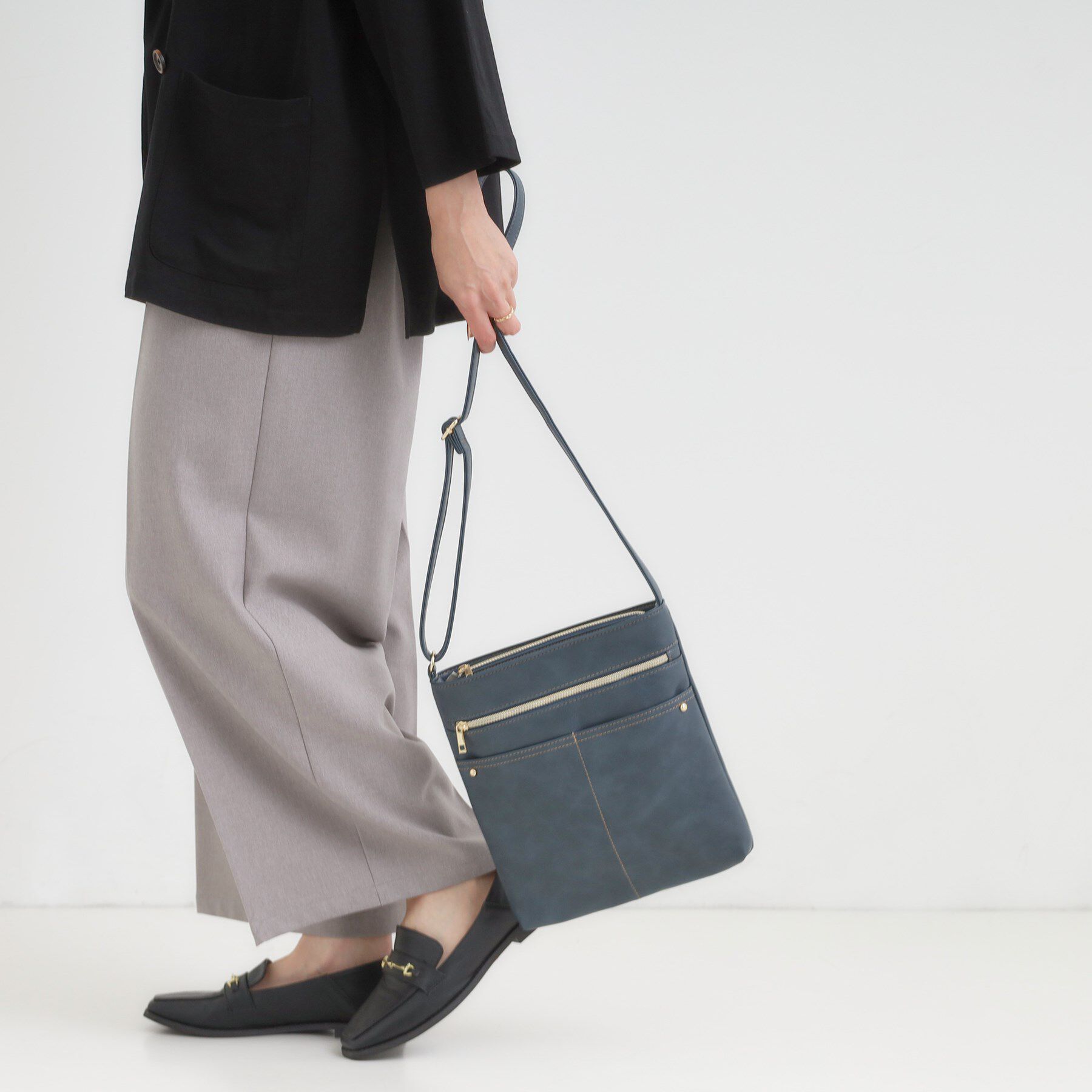 SHOO･LA･RUE「ボディフィットアオリショルダーバッグ」|ショルダー・メッセンジャー|