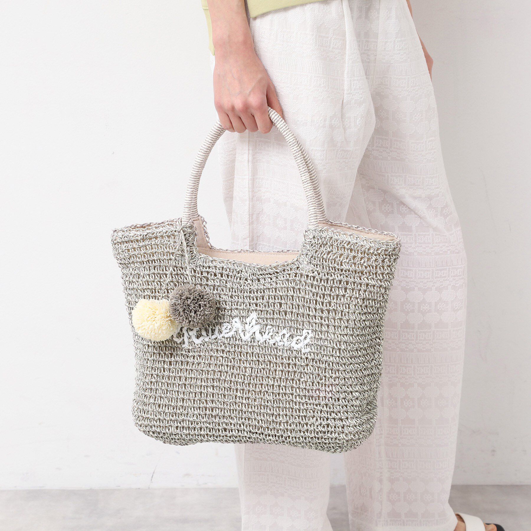 Dessin「【軽量・A4収納可】ポンポンチャームペーパーロゴトートバッグ」|トートバッグ|ライトグレー(511