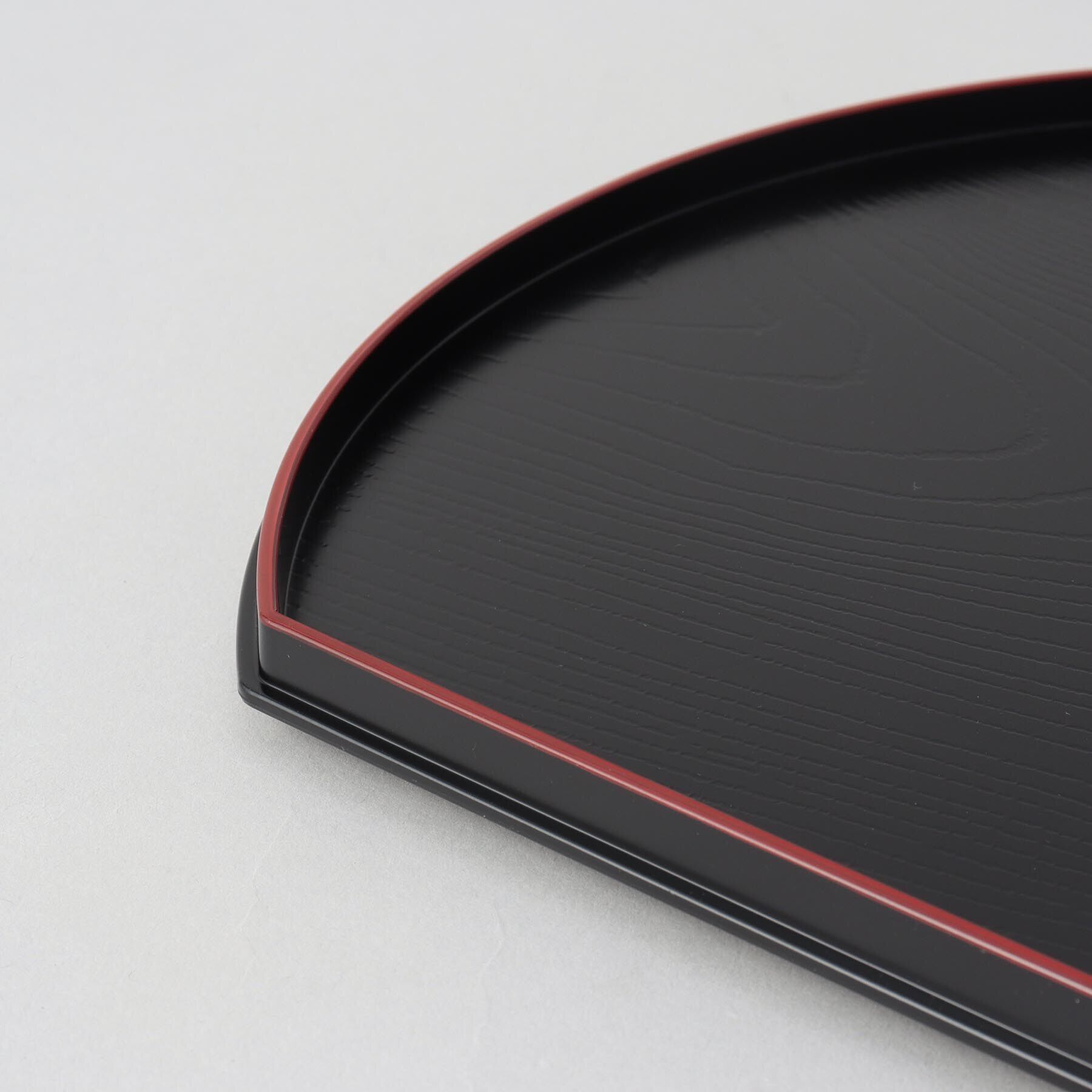 212 KITCHEN STORE「9.5木目半月盆 黒渕朱」|食器・キッチングッズ|