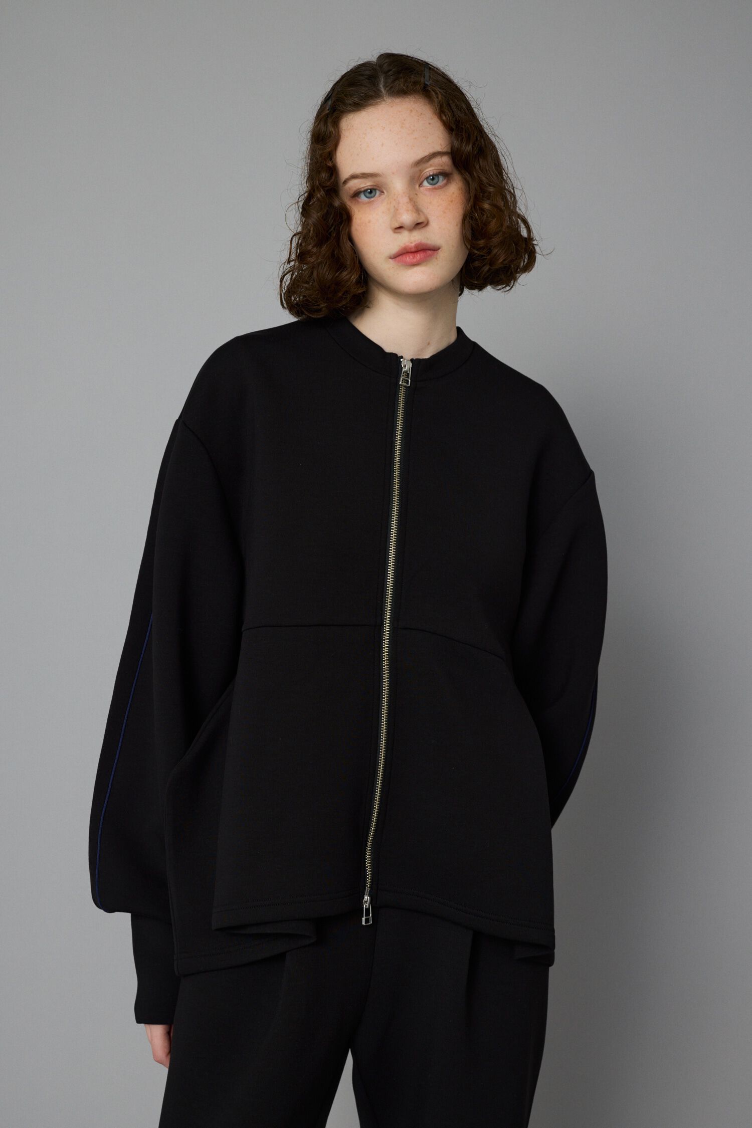 HeRIN.CYE「Feels zip up blouson」|ブルゾン・スタジャン|BLK