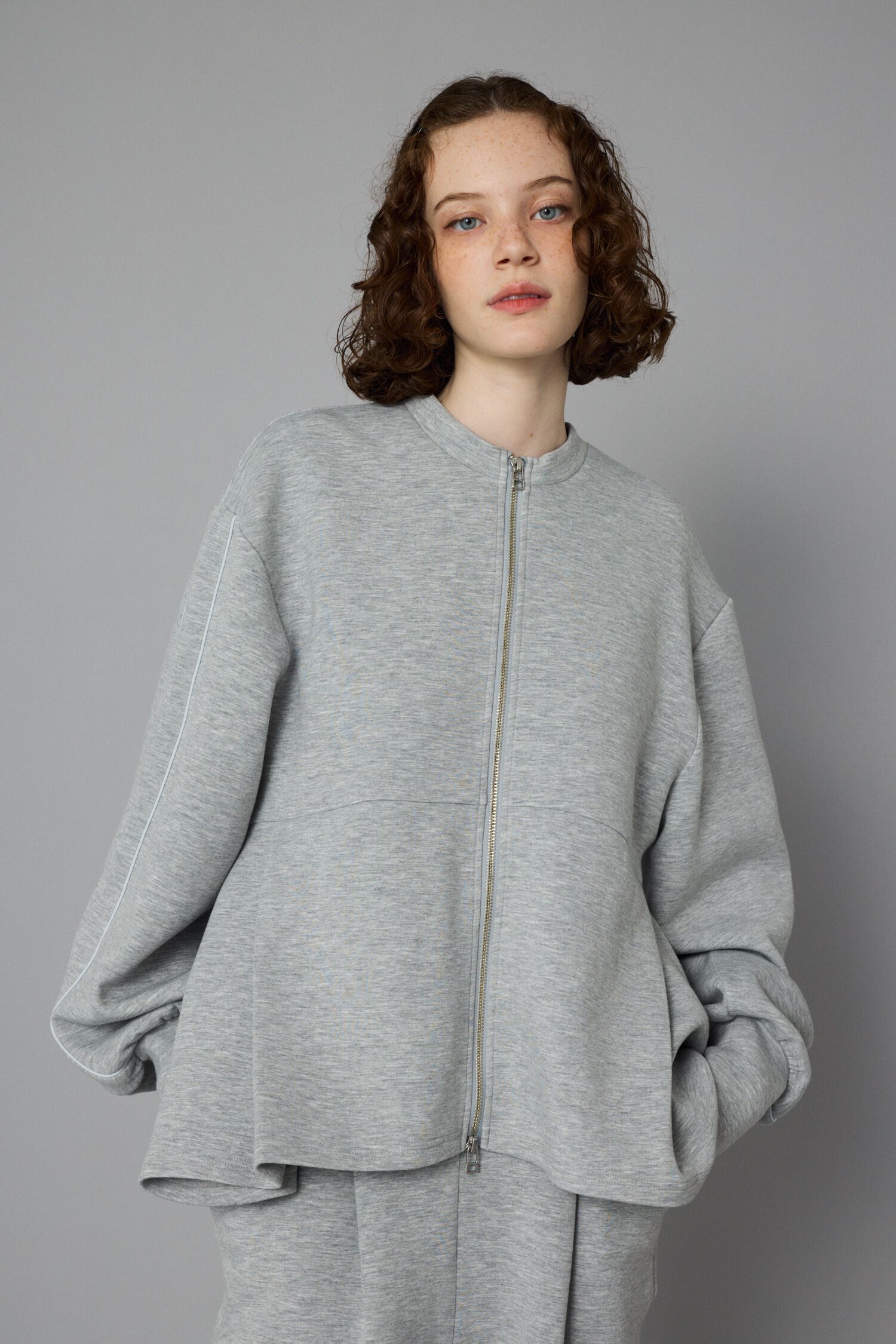 HeRIN.CYE「Feels zip up blouson」|ブルゾン・スタジャン|GRY