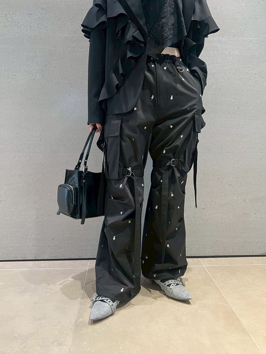 FURFUR「【WEB・一部店舗限定カラー】フラワー刺繍カーゴパンツ」|チノ|