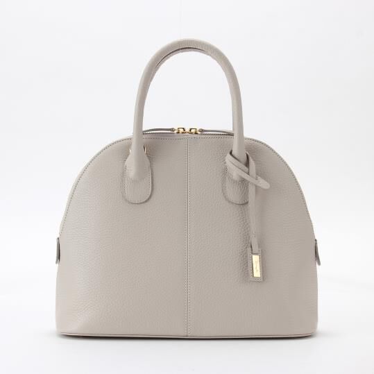 銀座かねまつ「AS24530PS1 【本革】【撥水】ミディアムサイズブガッティバッグ」|ショルダー・メッセンジャー|ライトグレー