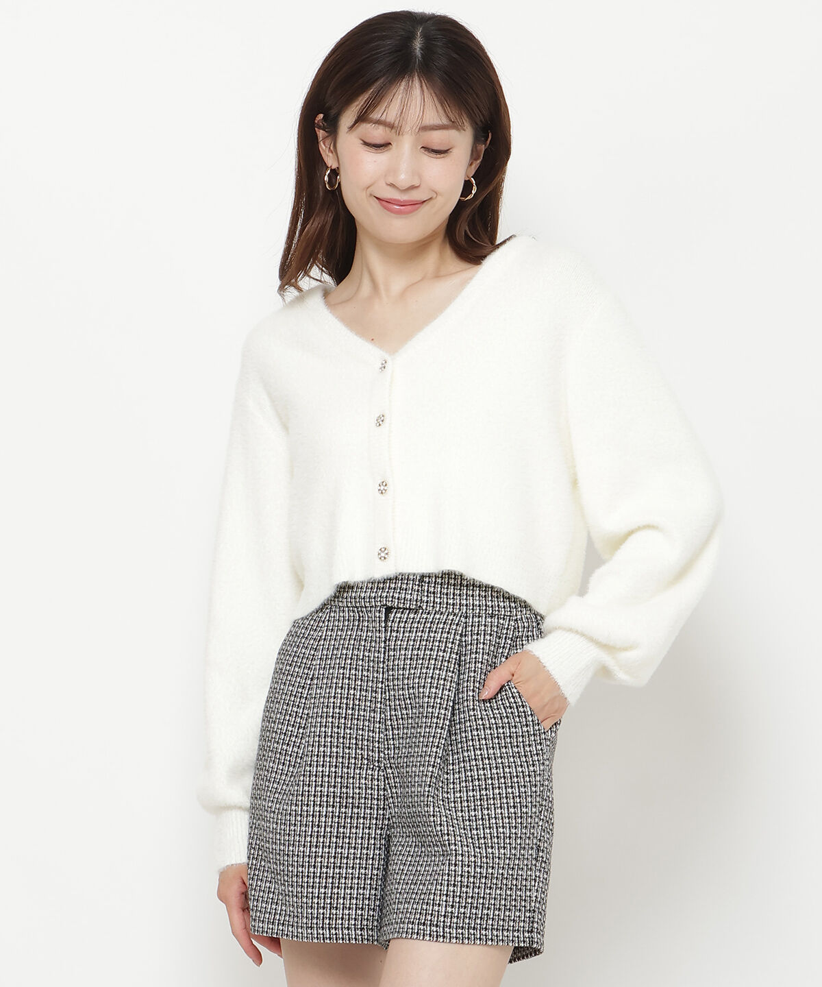 アンドクチュール「ラメフェザーVネックアンサンブル」|カーディガン|