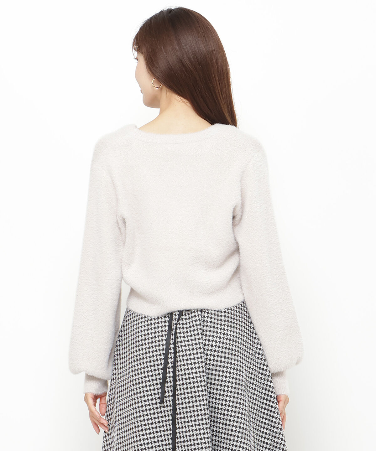 アンドクチュール「ラメフェザーVネックアンサンブル」|カーディガン|