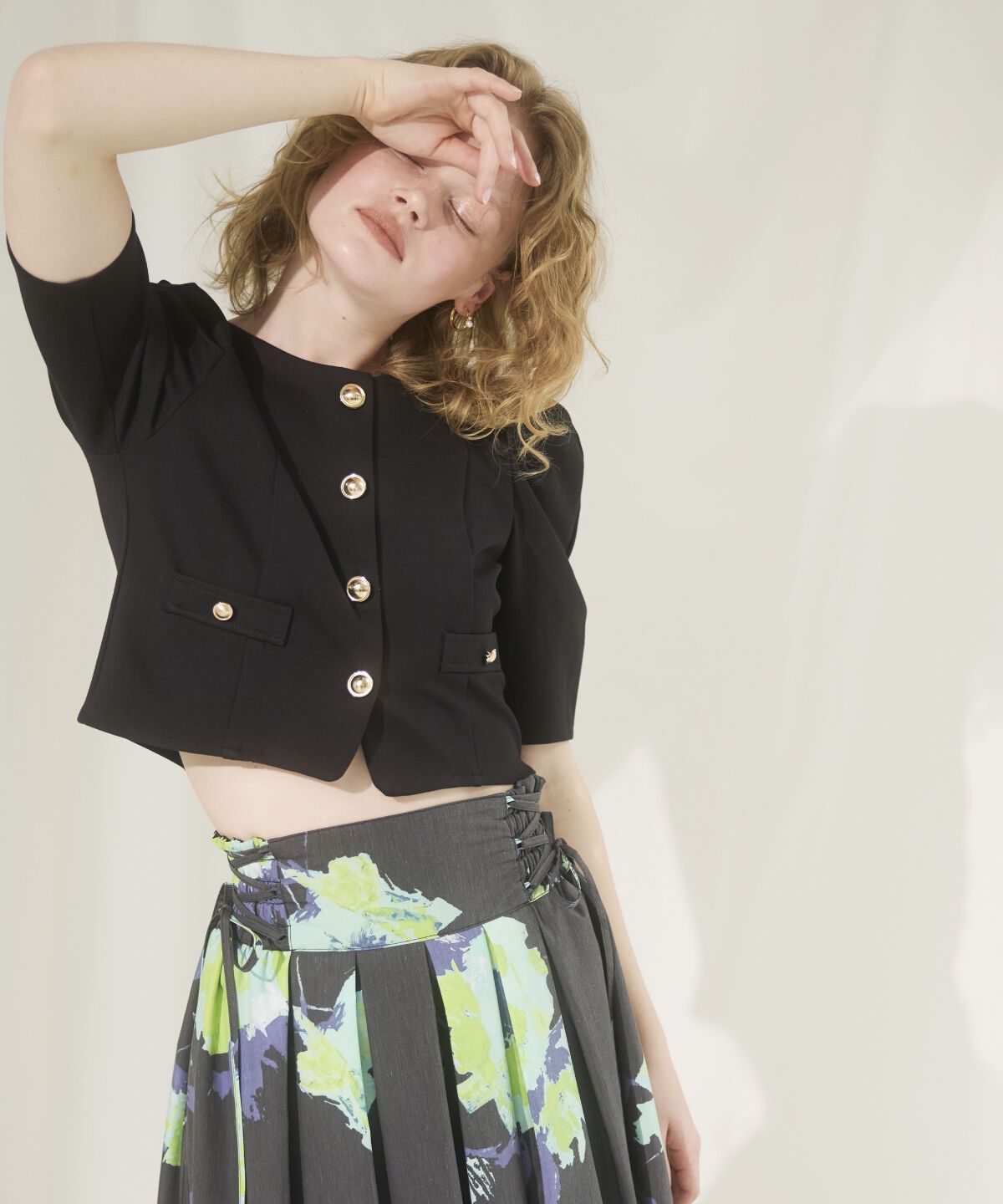 アンドクチュール「パワーショルダーポンチジャケット」|ノーカラージャケット|