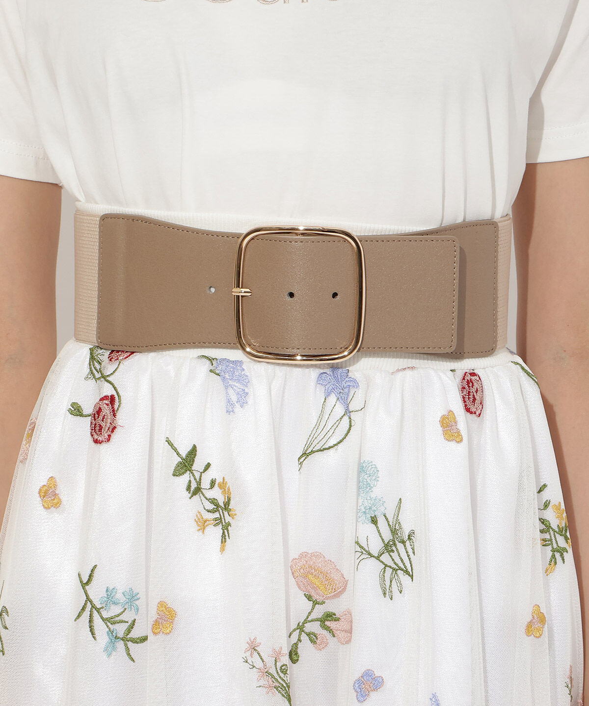 アンドクチュール「スクエアGOLDバックルゴムベルト」|ベルト|ベージュ