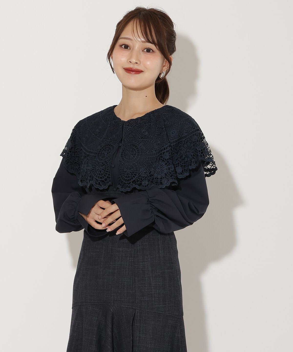 アンドクチュール「レースカラーブラウス」|シャツ・ブラウス|ネイビー