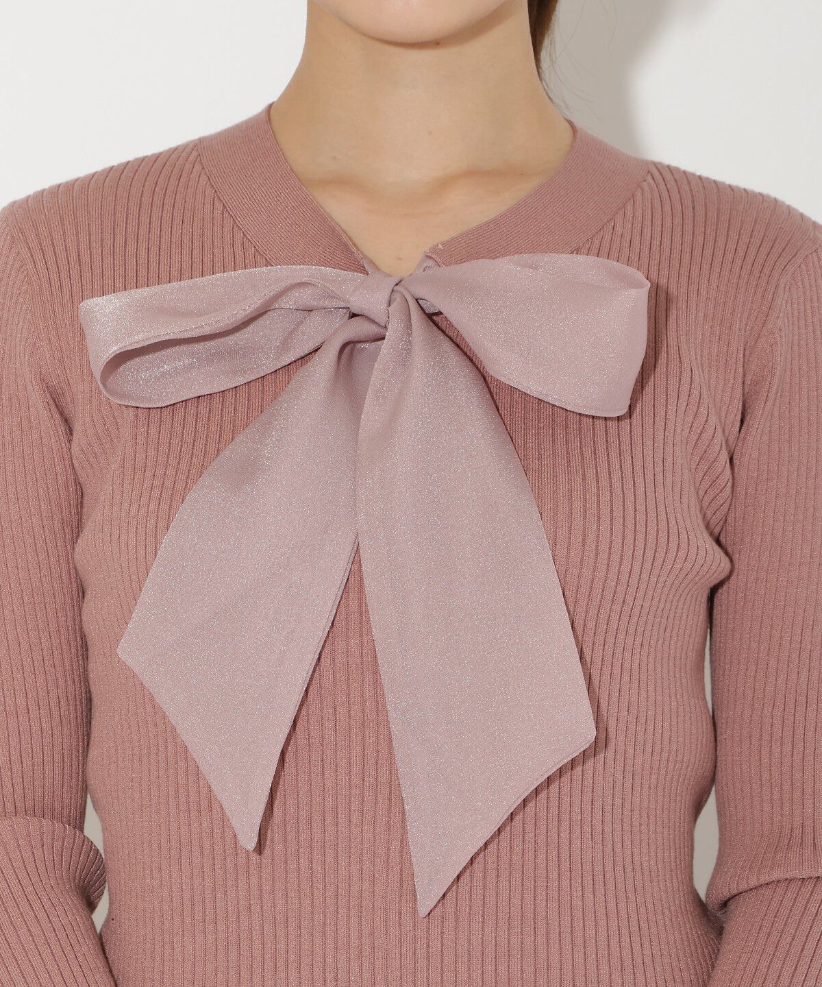 アンドクチュール「リボンボウタイ付きリブプルオーバー」|ニット・セーター|