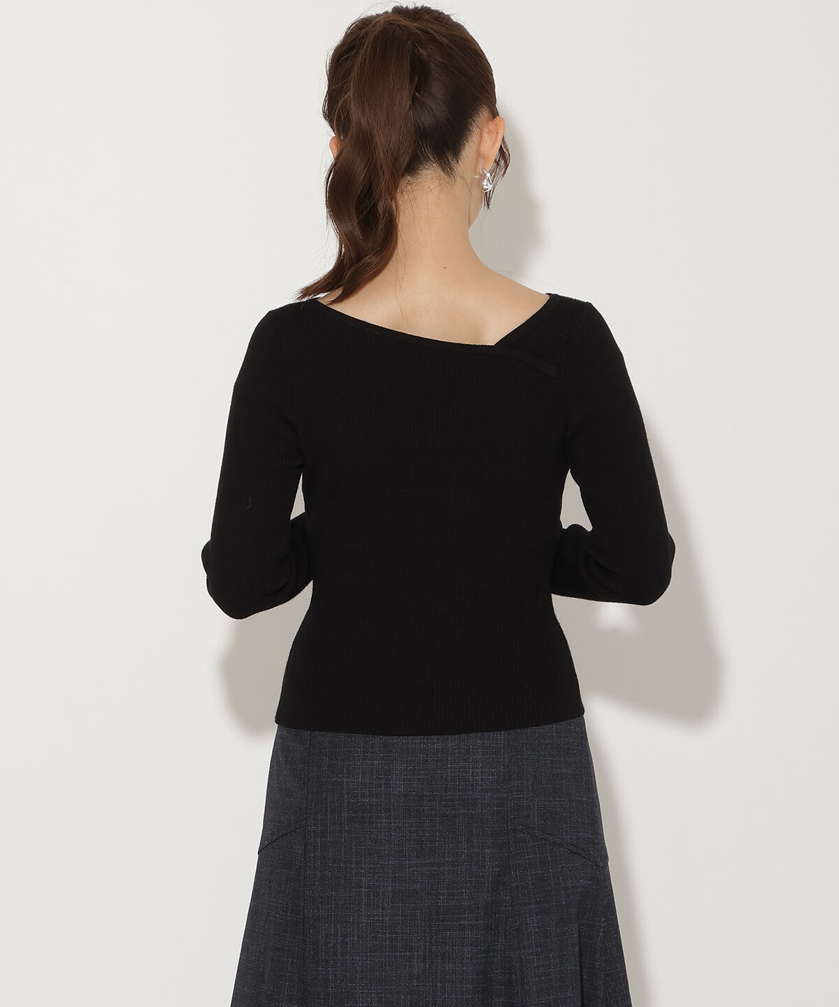 アンドクチュール「アシメＶネック長袖プルオーバー」|ニット・セーター|